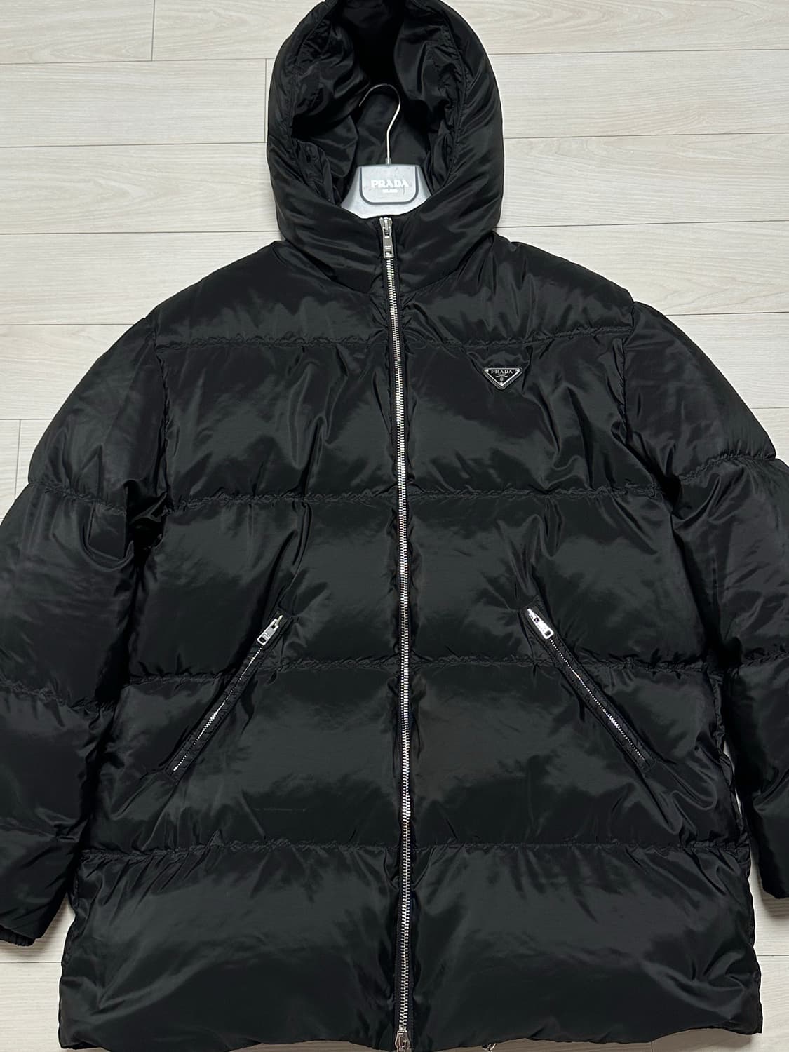 프라다 리나일론 다운 패딩 23fw XL(105-110) 블랙 상품이미지4