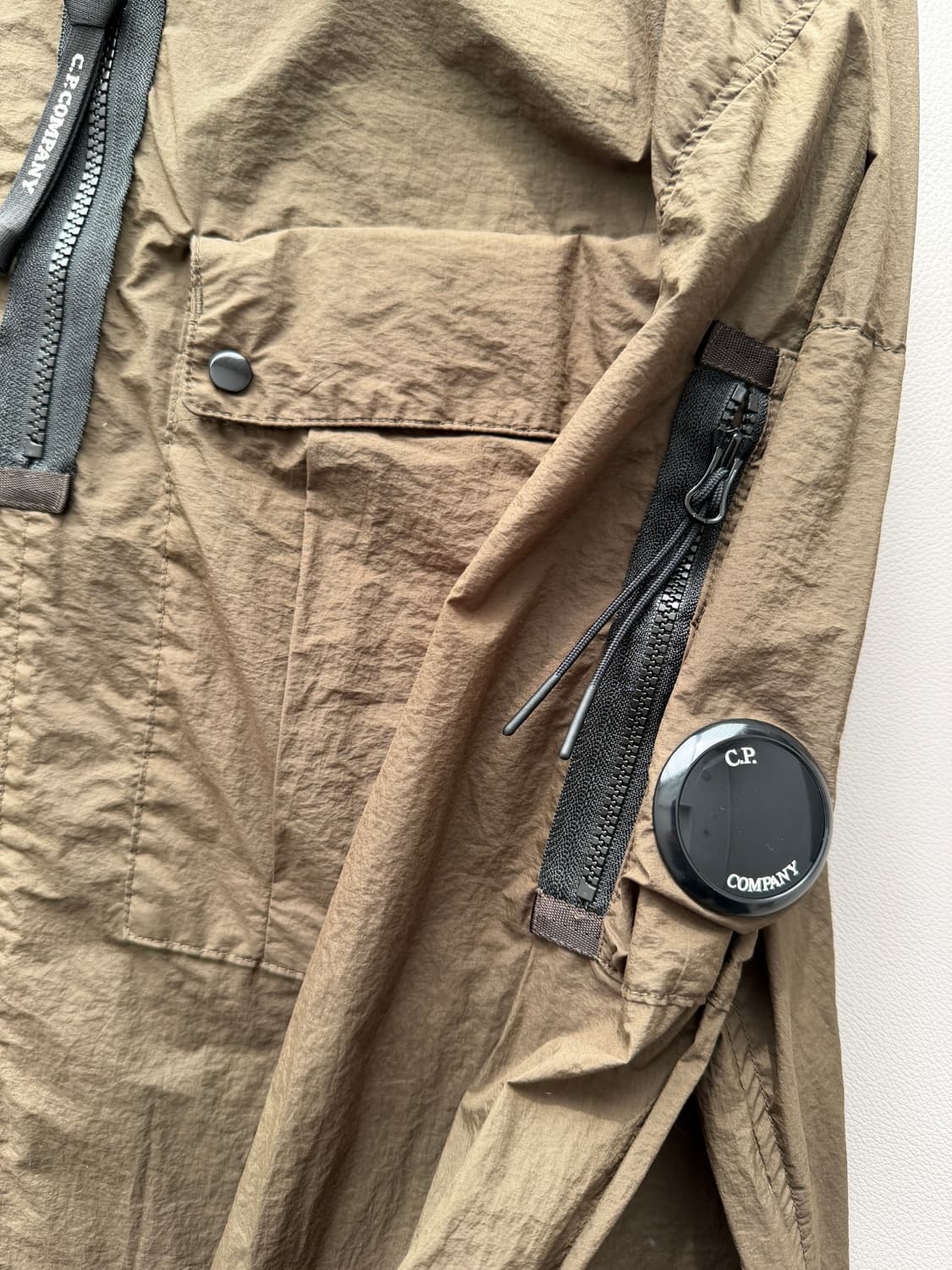 C.P. Company 카키색 셔츠형 바람막이 상품이미지4