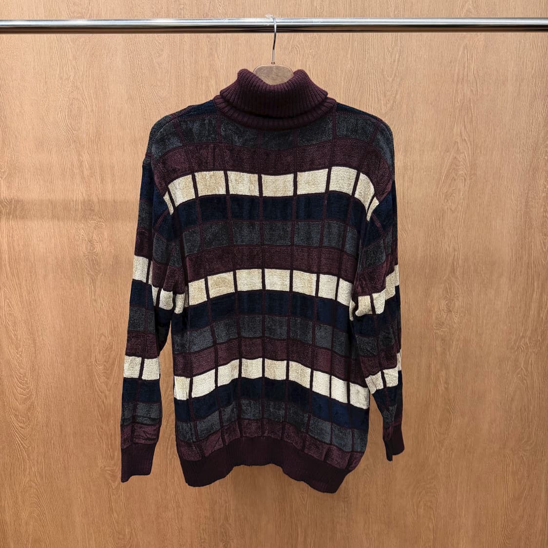 벨 잔느 하프 집업 터틀넥 긴팔 니트 클래식 체크 패턴 디테일 버건디 상품이미지3