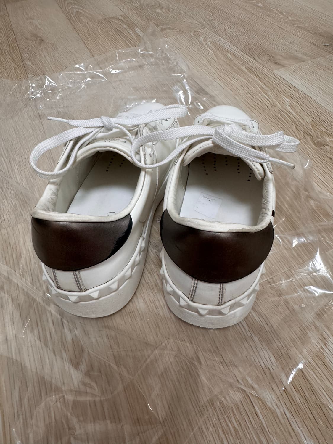 발렌티노 락스터드 스니커즈(235) 상품이미지3