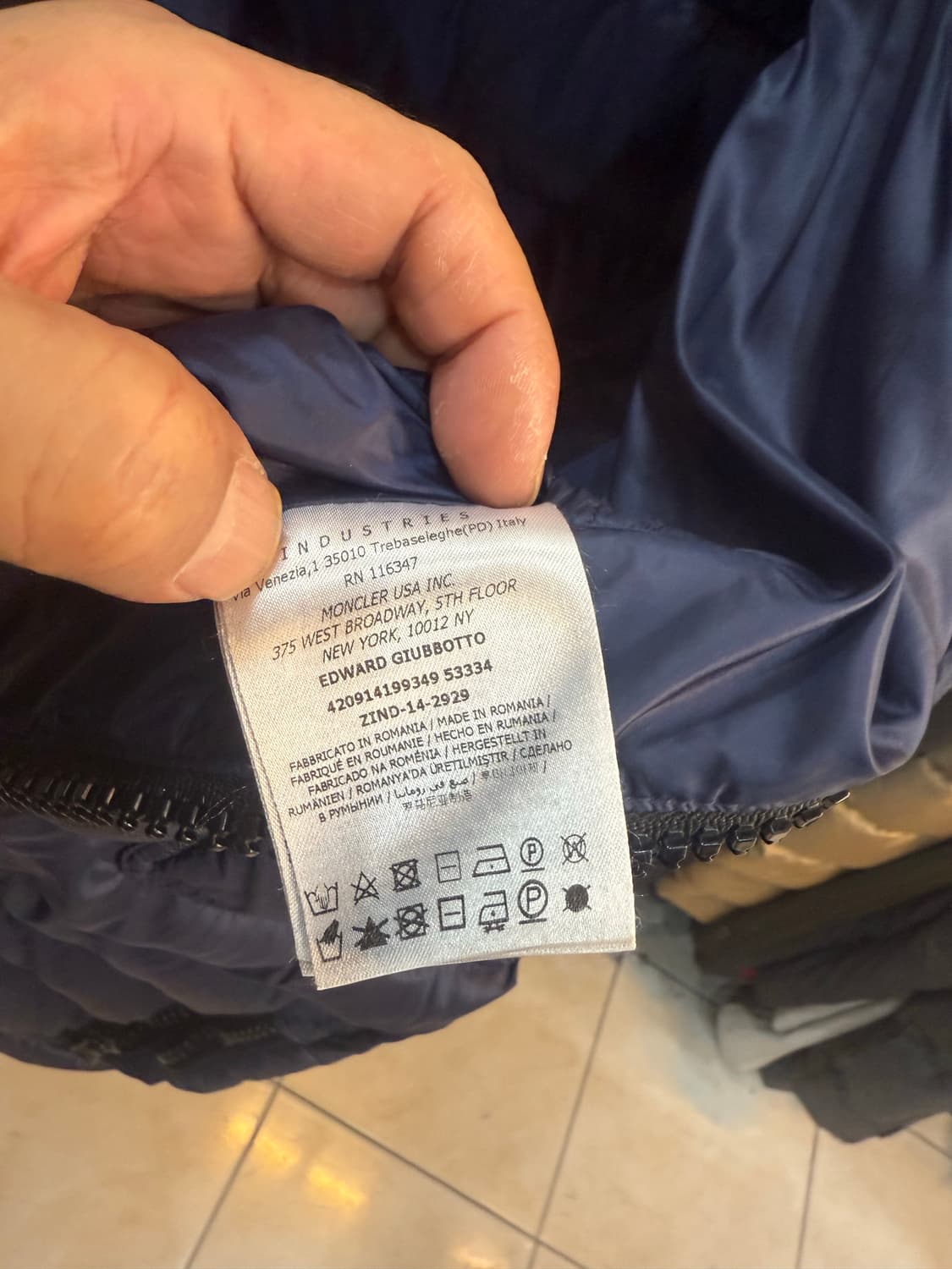 4/105 정품 몽클레어 에드워드 패딩 팝니다 상품이미지5