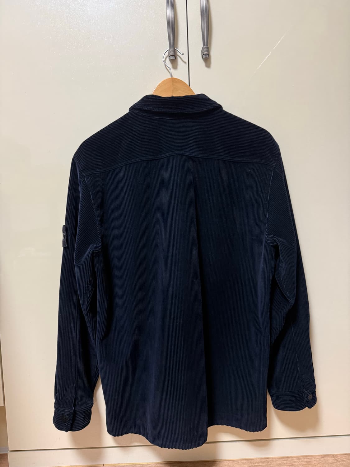 스톤 아일랜드 11604 코듀로이 셔츠 자켓 네이비 블루 - 24FW 상품이미지4