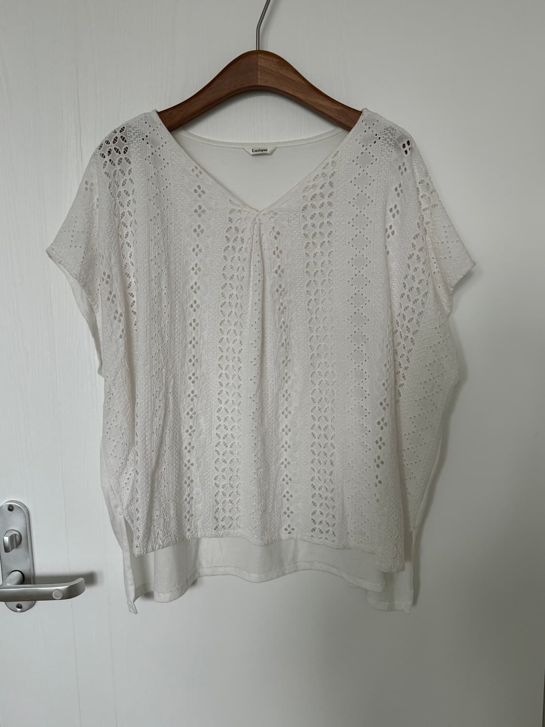 White Lace Poncho Blouse 상품이미지1