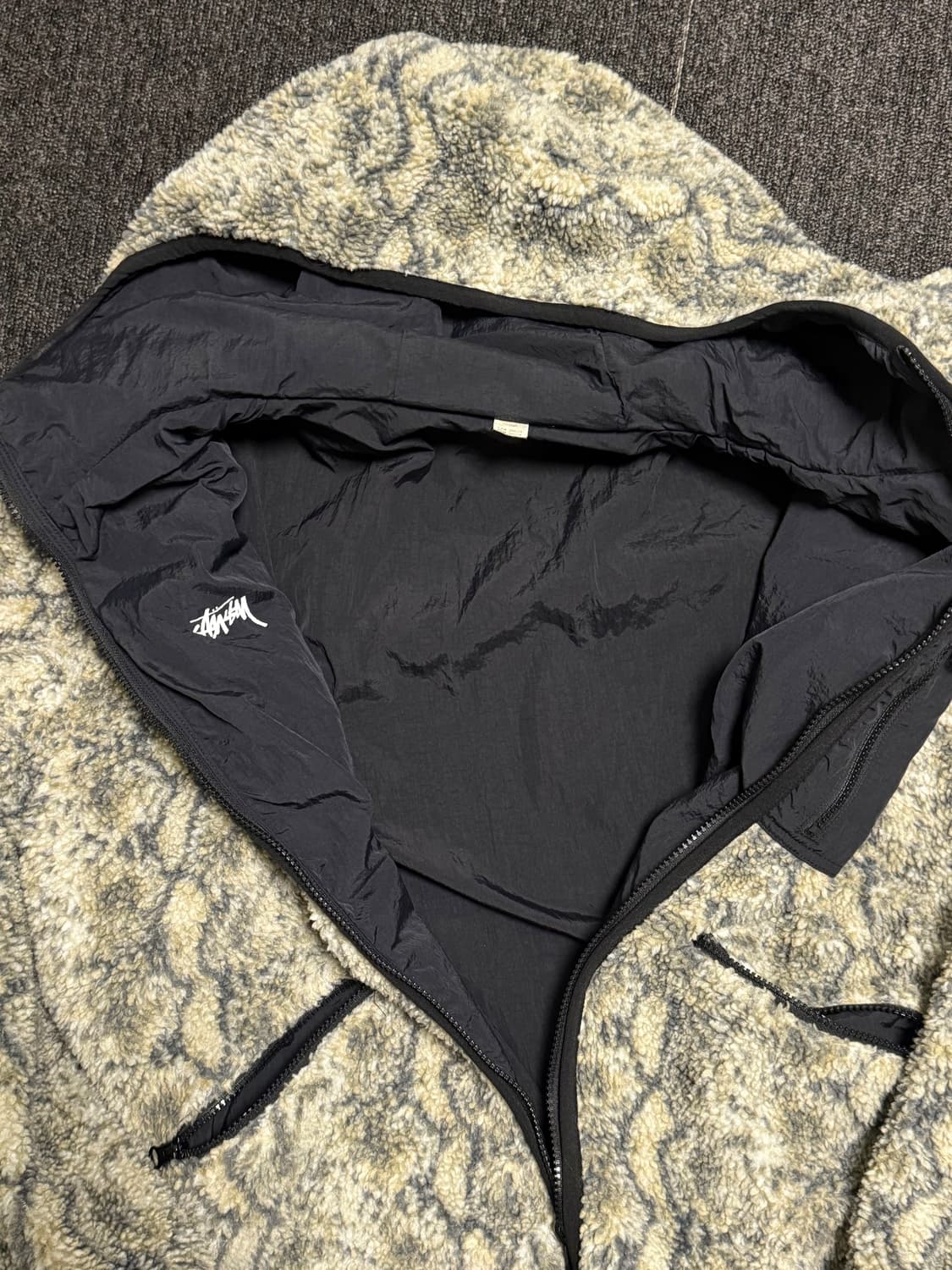 [XL] 스투시 스네이크 자카드 쉐르파 자켓 그레이 상품이미지4