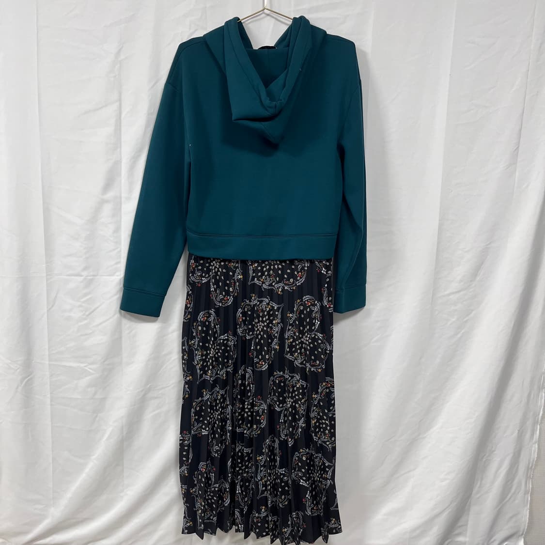 산드로(SANDRO) 레이어드 플리츠 후드 원피스 상품이미지3