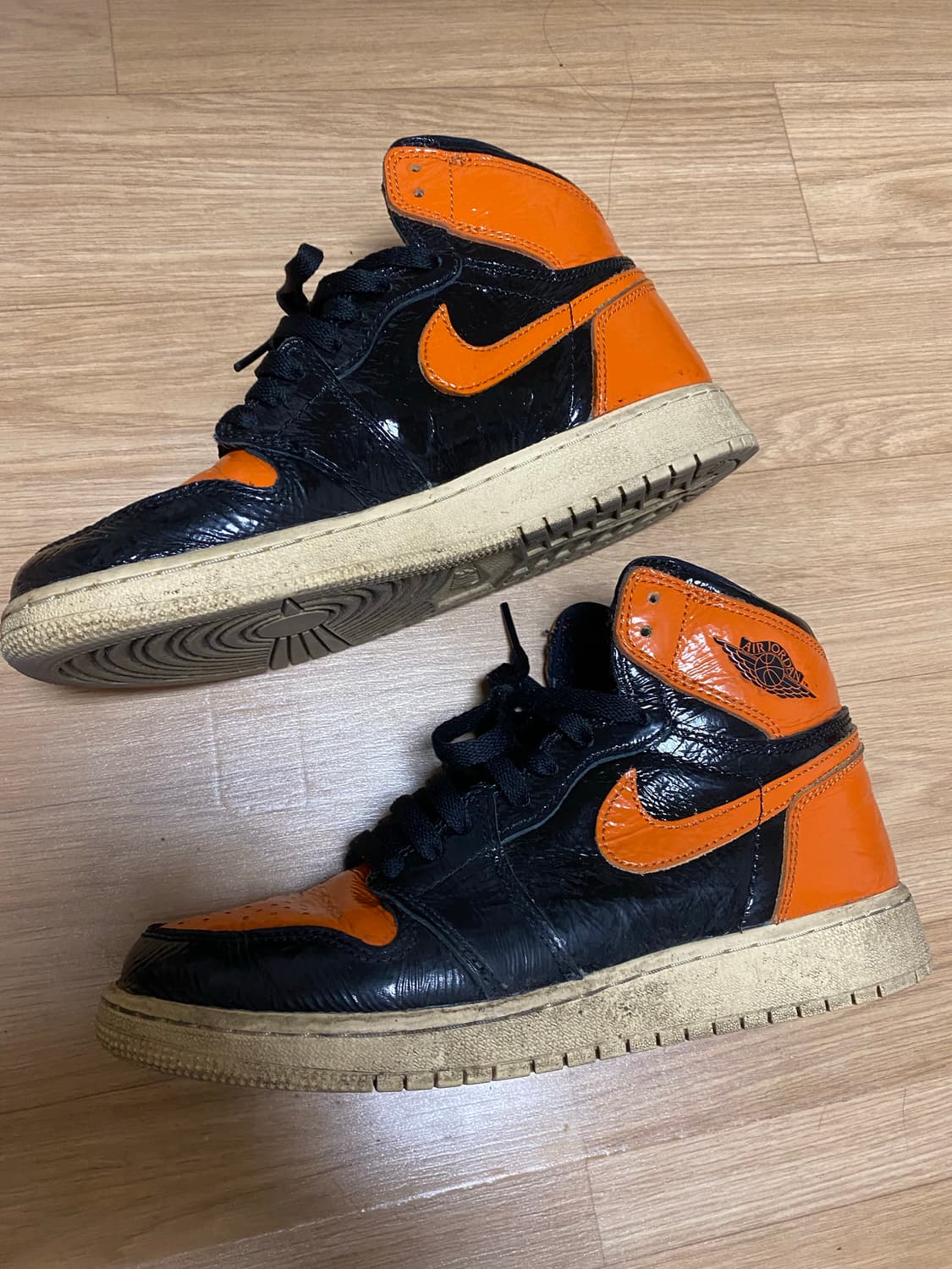 조던 1 레트로 하이 OG 쉐터드 백보드 3.0 상품이미지3