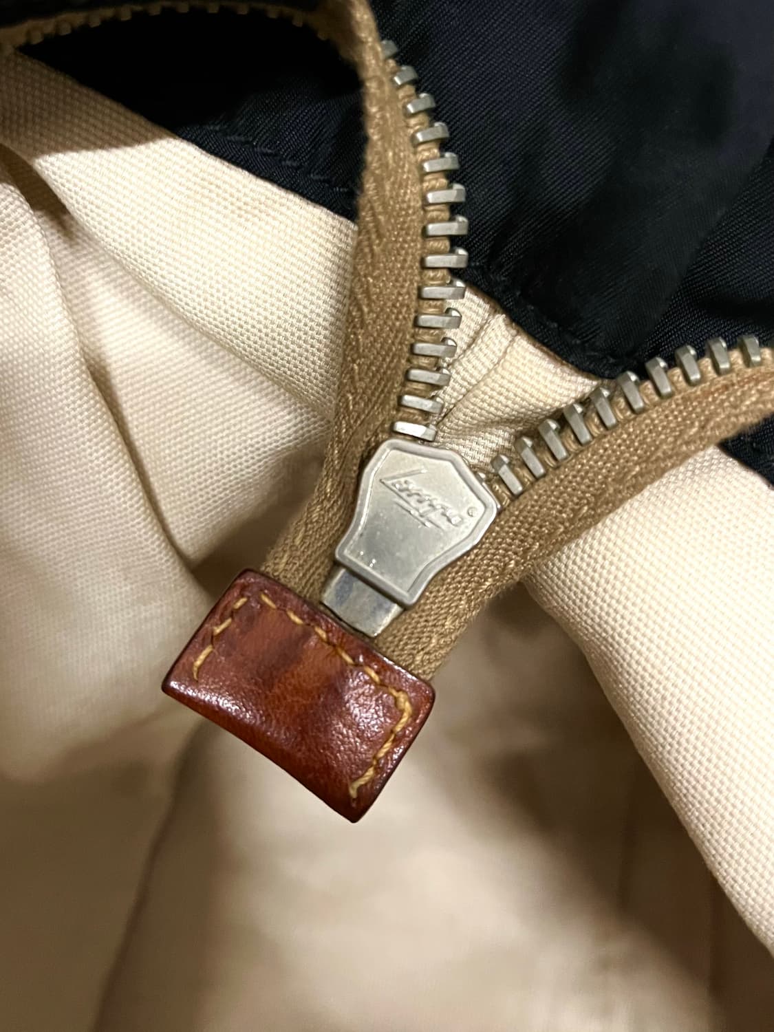 미우미우 93 아카이브 나일론 레더 숄더백 상품이미지8