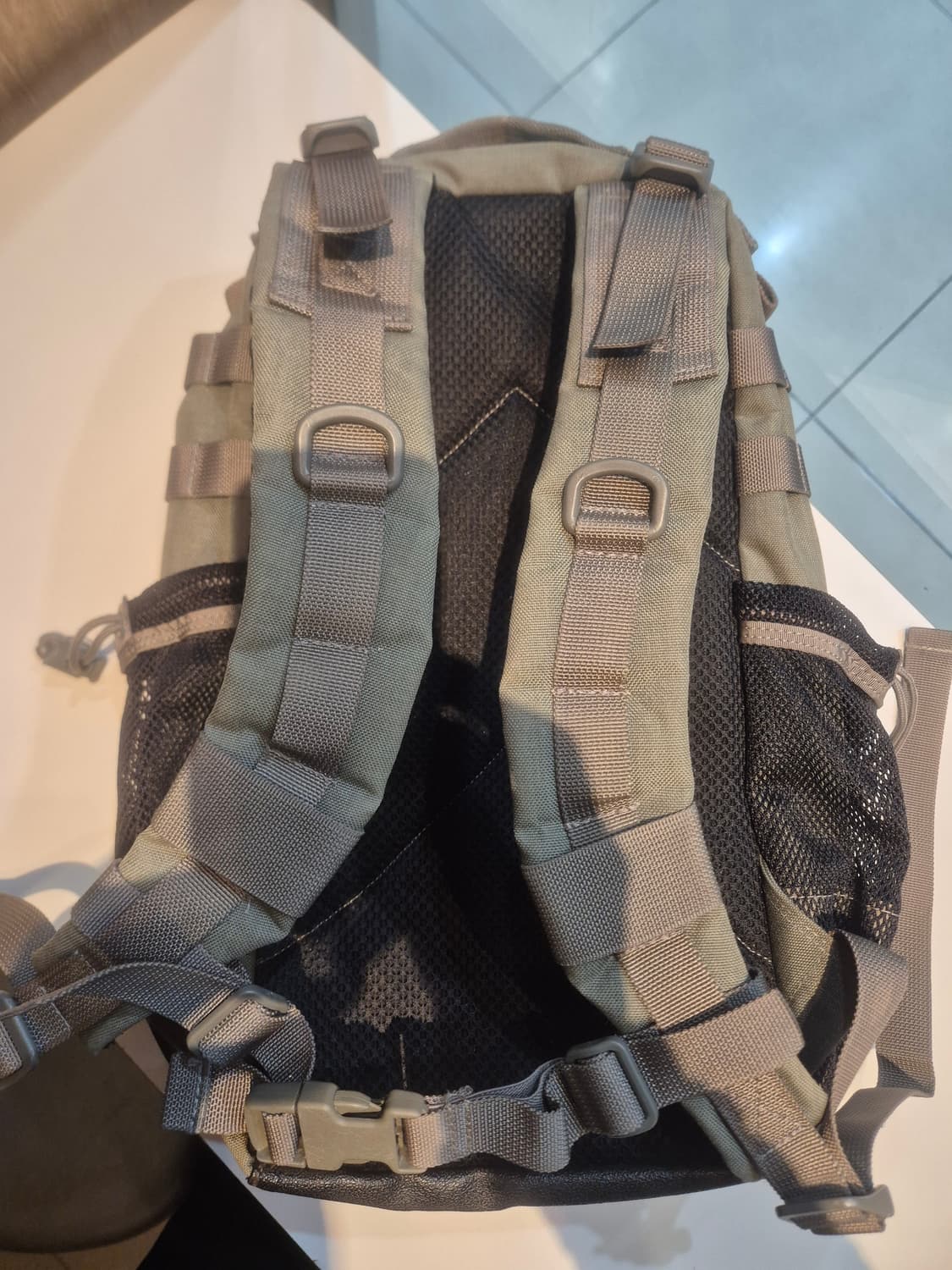 맥포스 블루제이 백팩 판매합니다 
자연스런 사용감외엔 마모손상 없습니다  상품이미지6