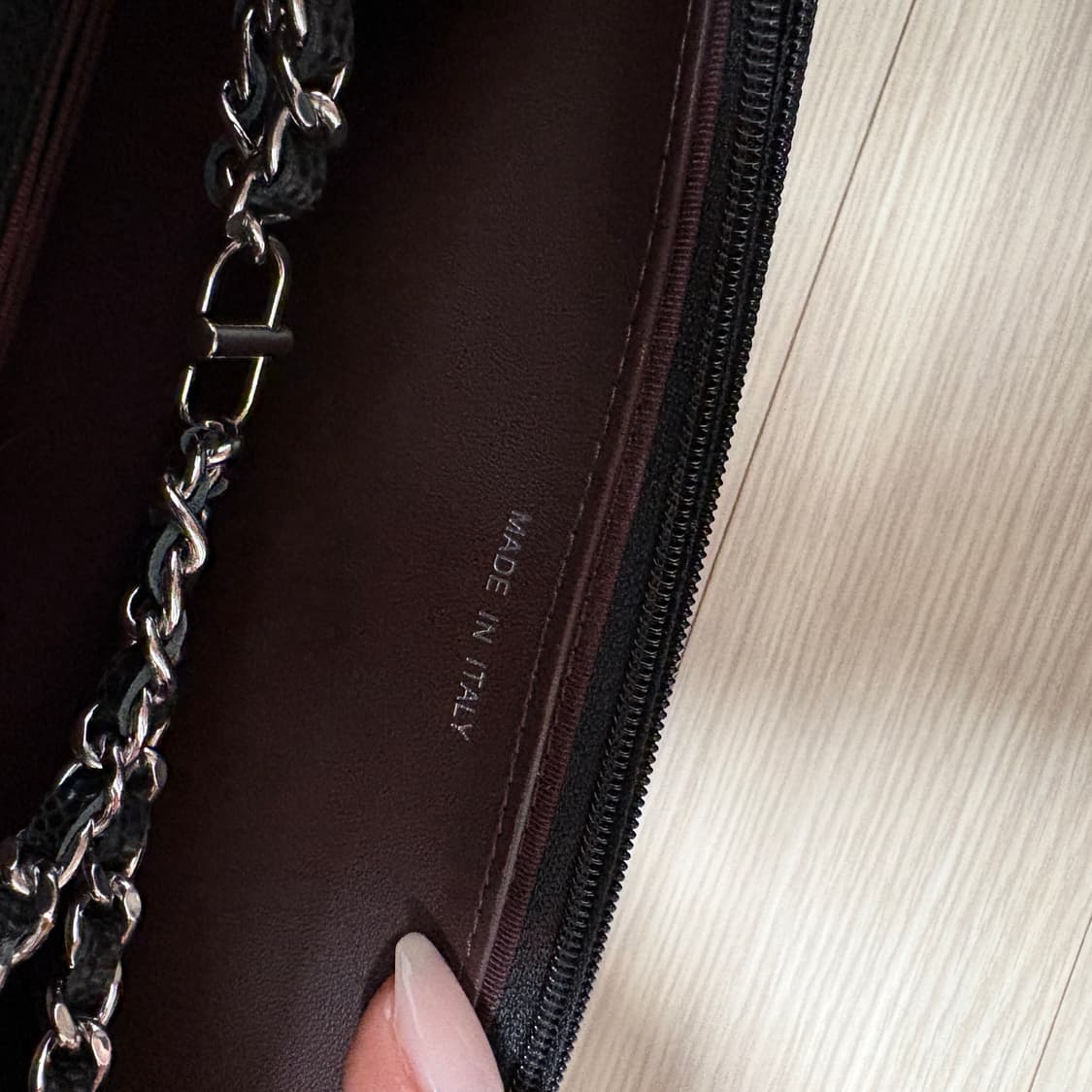 샤넬 woc 캐비어 블랙은장 크로스백 상품이미지5