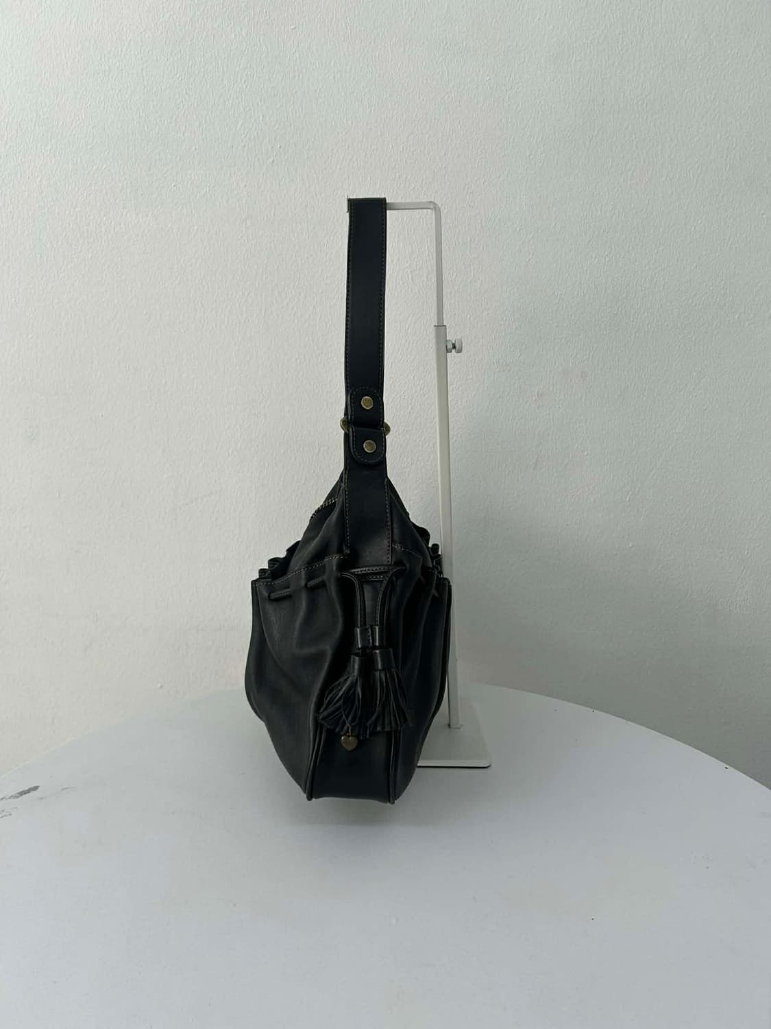 러브캣 테슬 버킷 가죽 호보 숄더백 상품이미지3