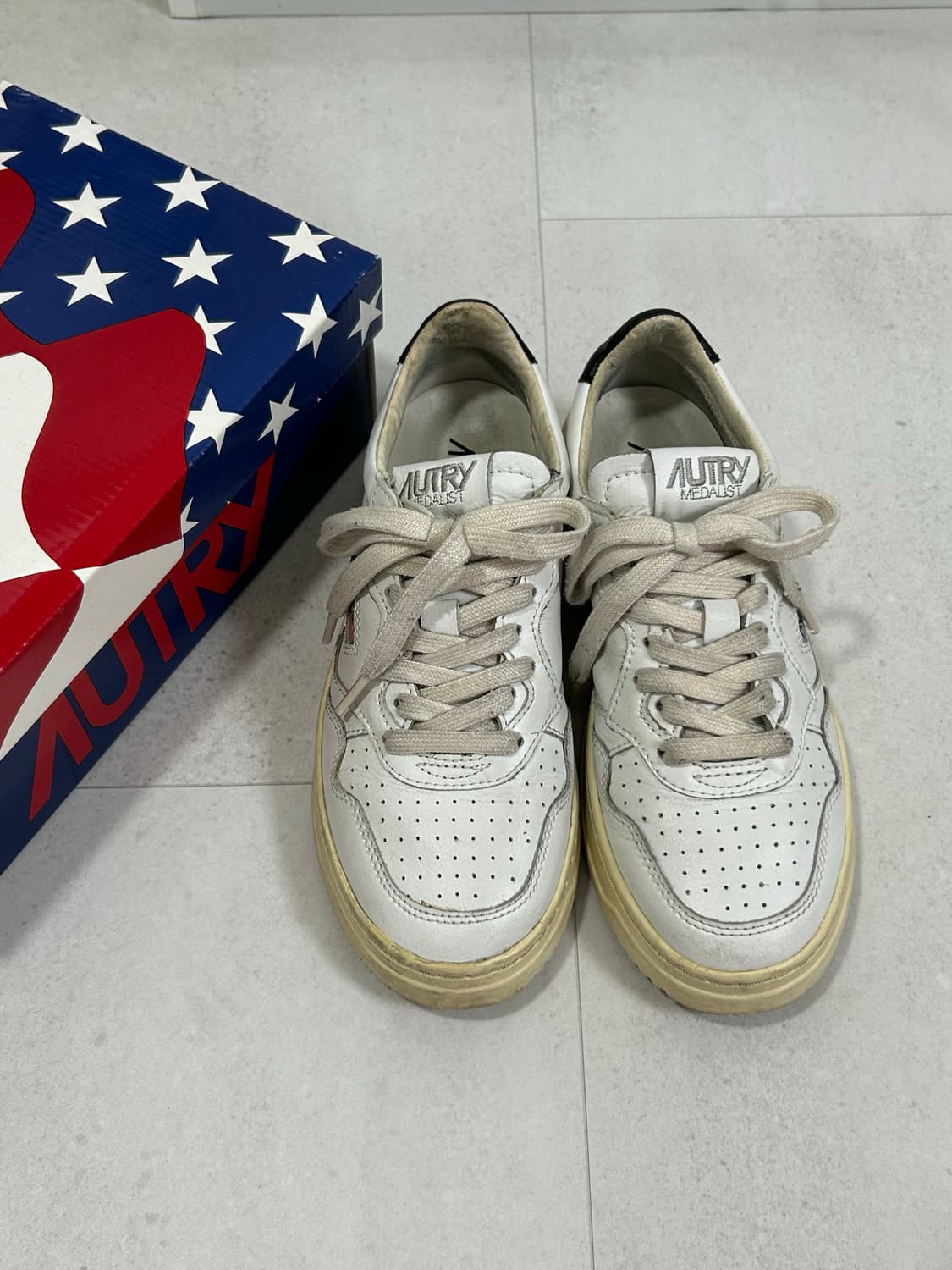 오트리 메달리스트 로우 레더 스니커즈 37 (240) 상품이미지6