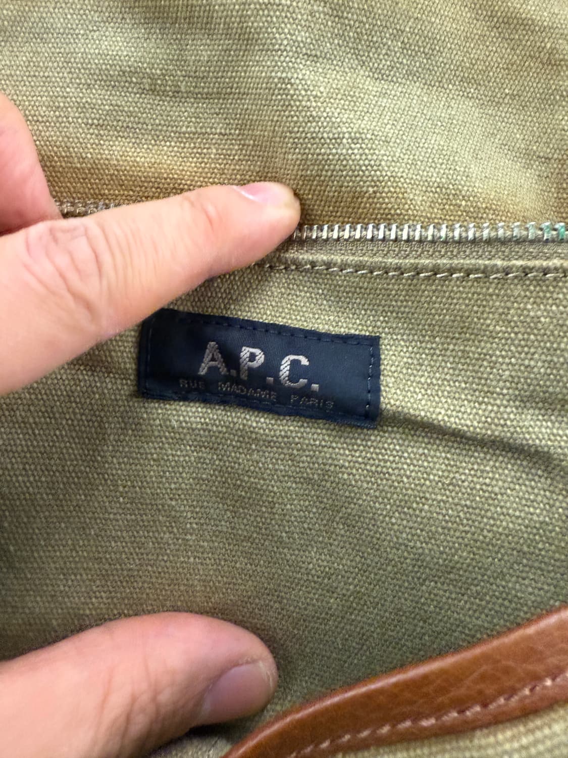 A.P.C. 밀리터리 캔버스 크로스백 카키 상품이미지6