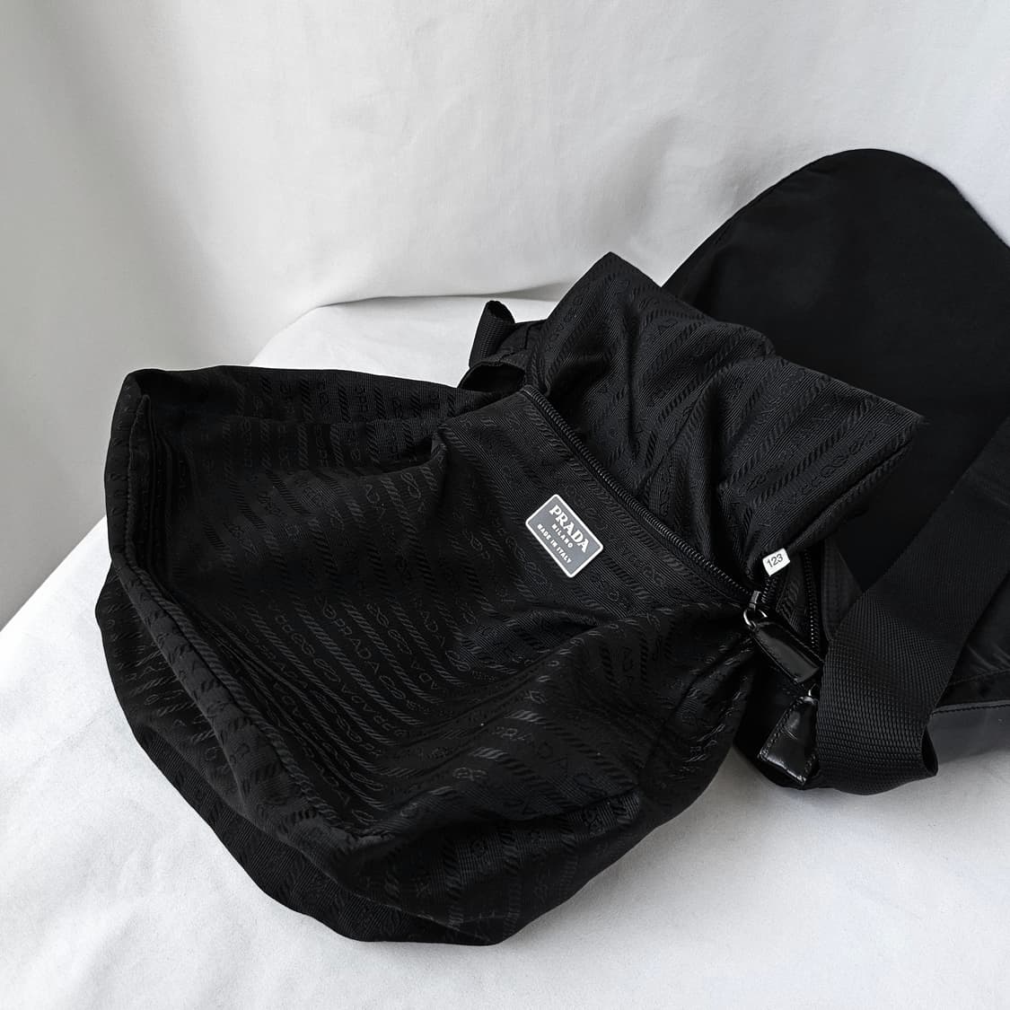 [정품 PRADA] 프라다 포코노 나일론 크로스백 남녀공용 상품이미지7