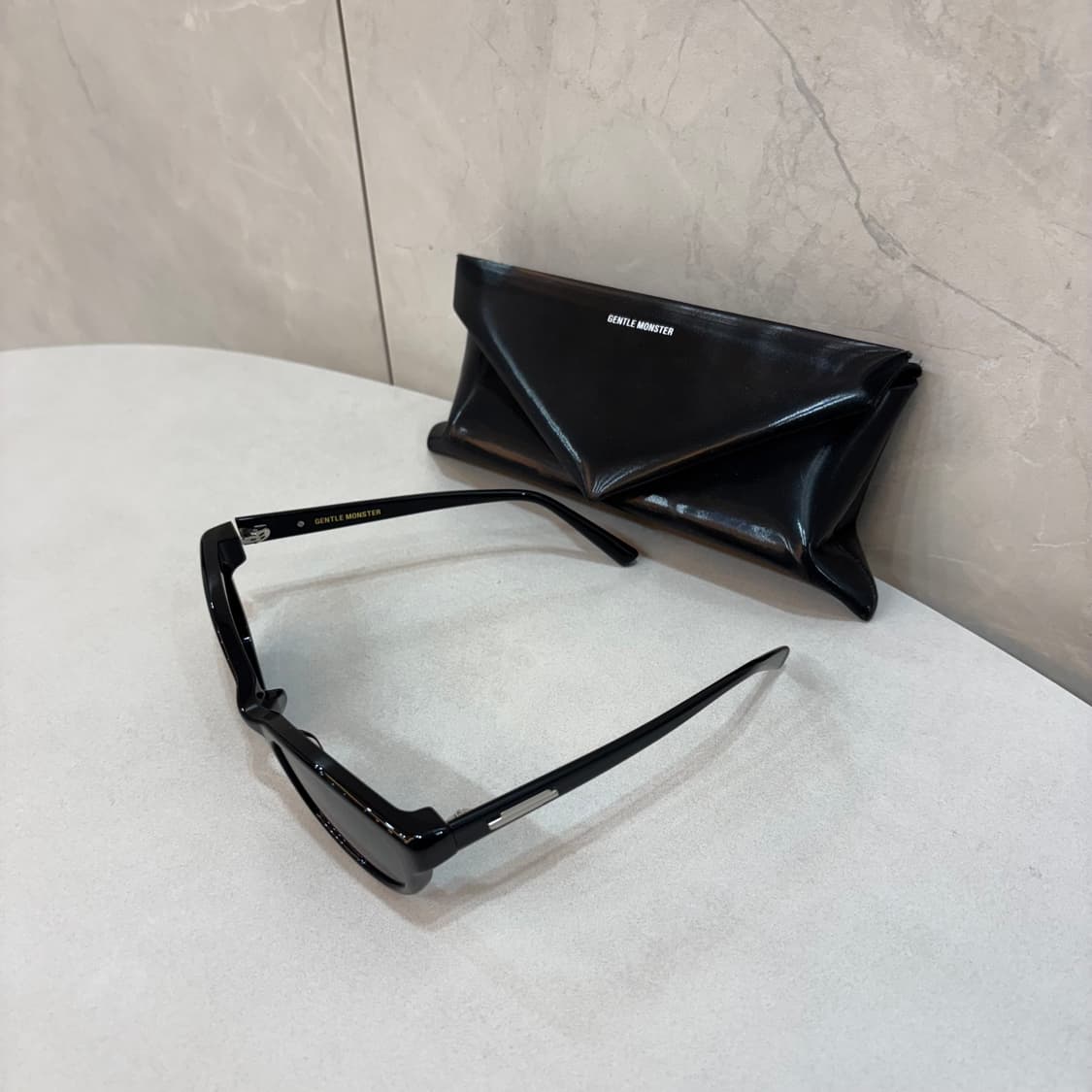 젠틀몬스터 RENY 블랙 선글라스 상품이미지3
