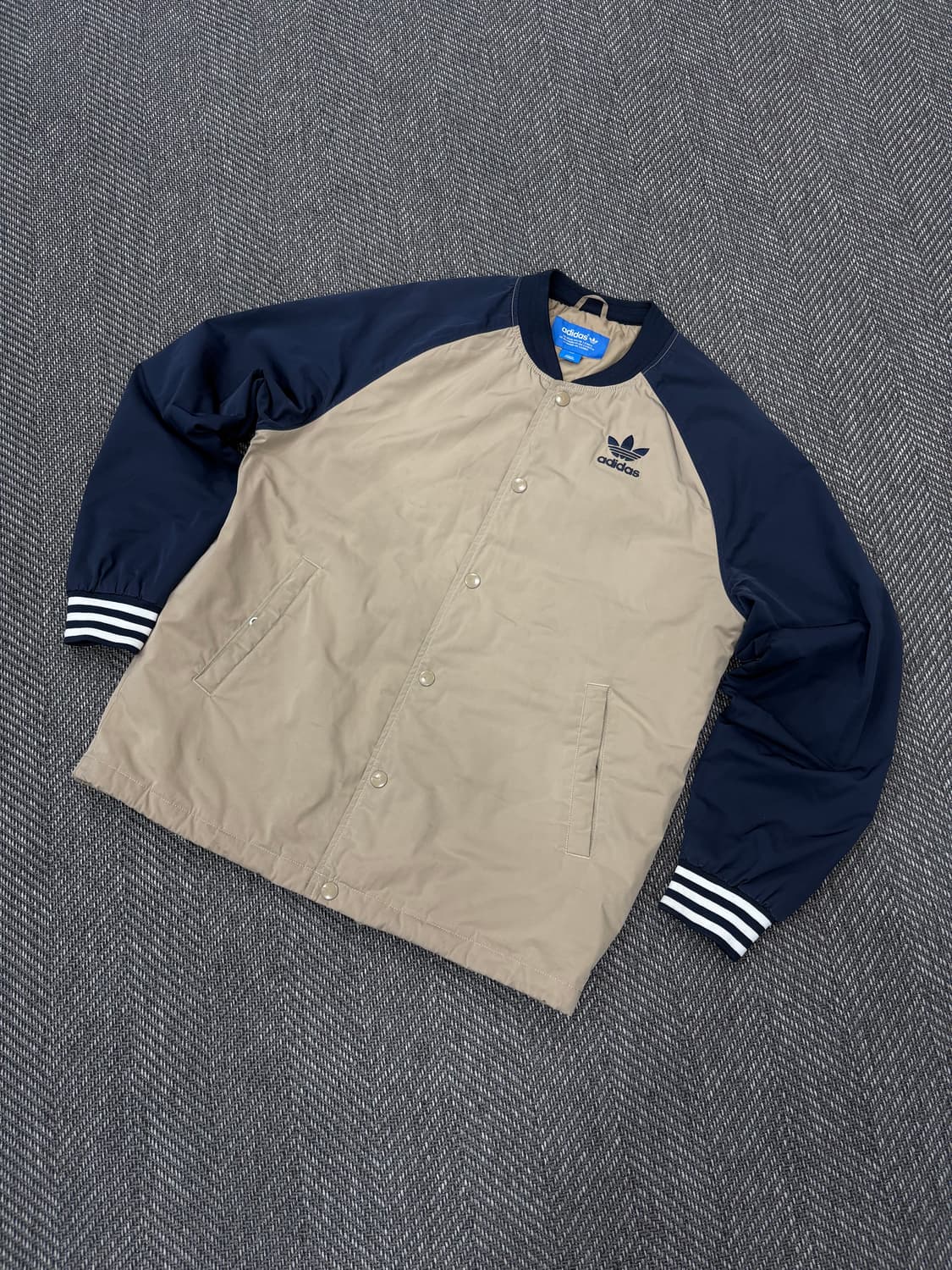 아디다스 바시티 누빔 자켓 베이지배색 상품이미지1