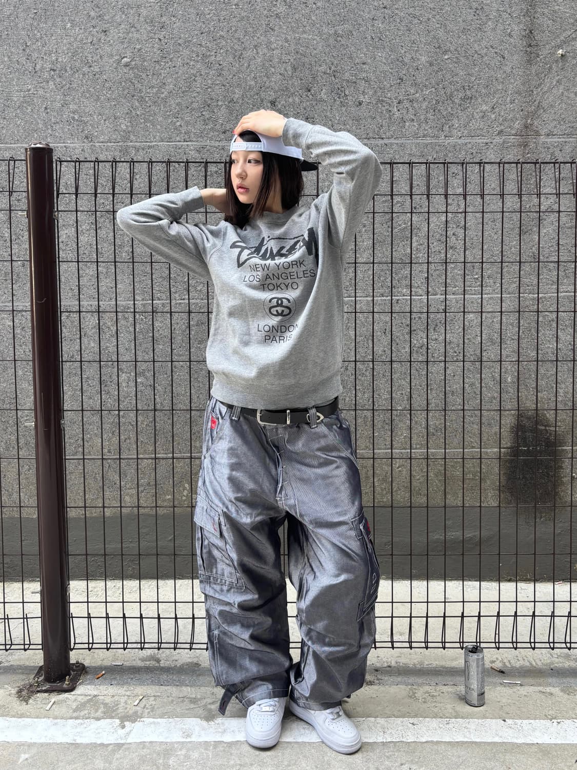 스투시 월드투어 그레이 맨투맨 상품이미지1