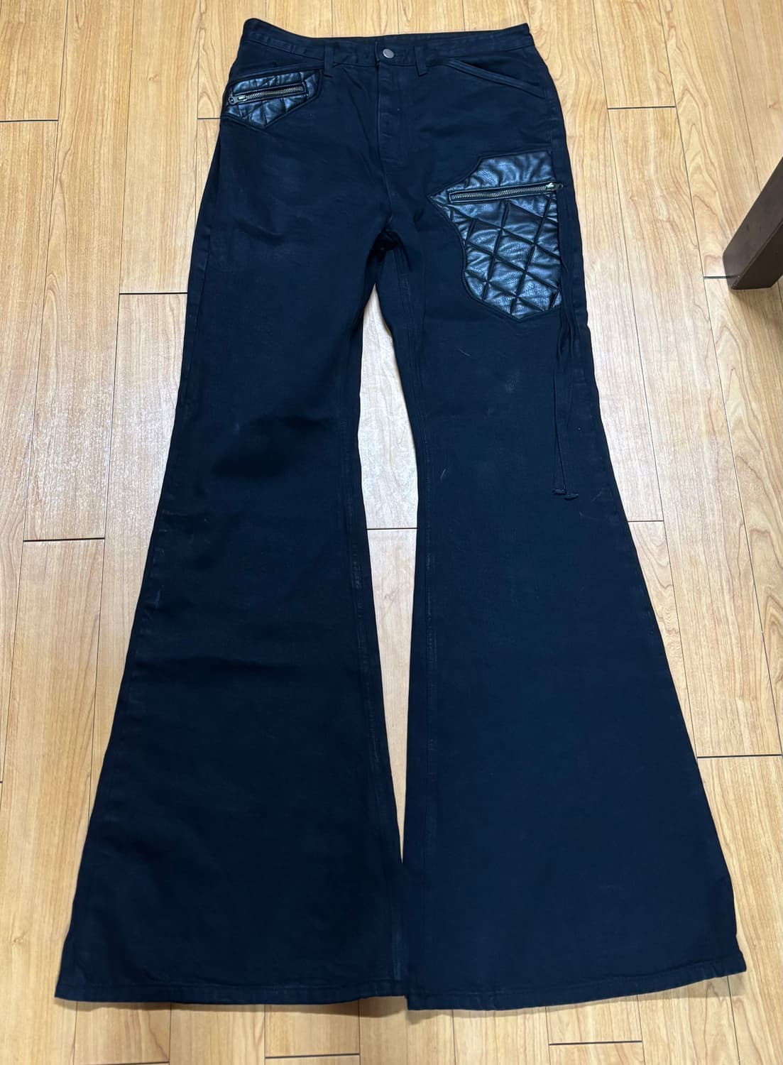 [3] 에모스탠스클럽 레더 패치 플레어진 v2 상품이미지3