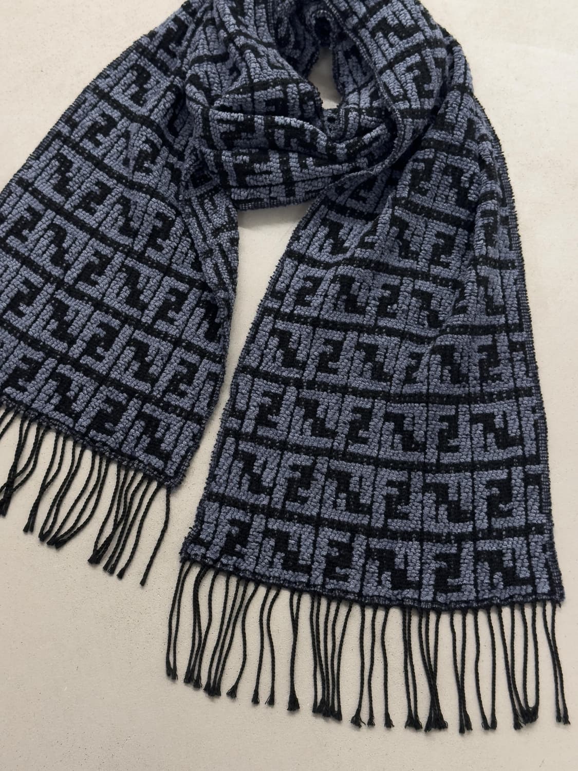 펜디 자카드 머플러 상품이미지2