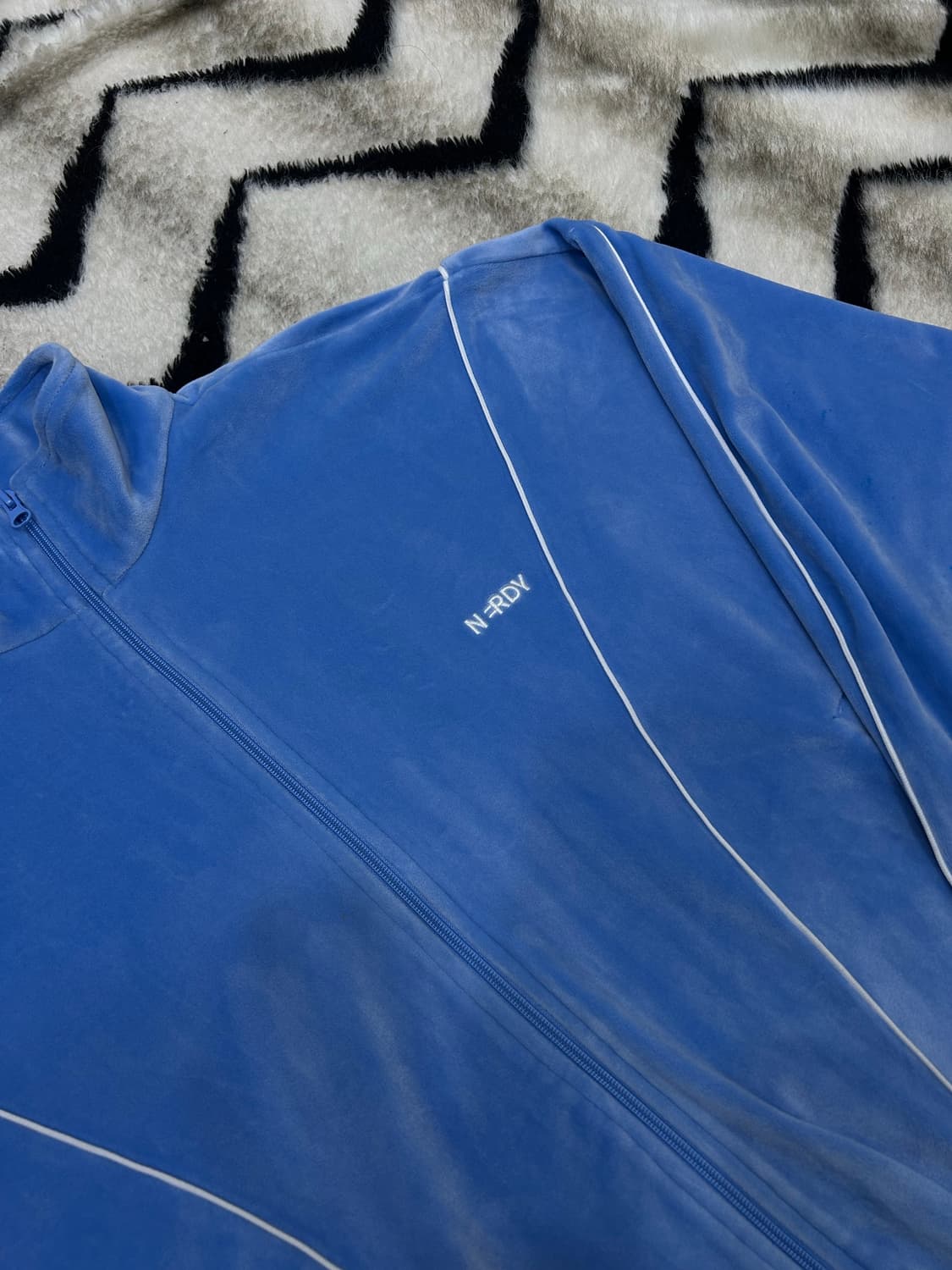 [L]널디 오버핏 파이핑 벨루어 트랙탑/스카이블루 상품이미지1