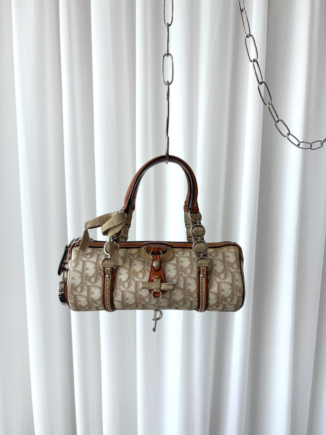 디올 로맨틱 트로터 하트 참 숄더백 상품이미지1