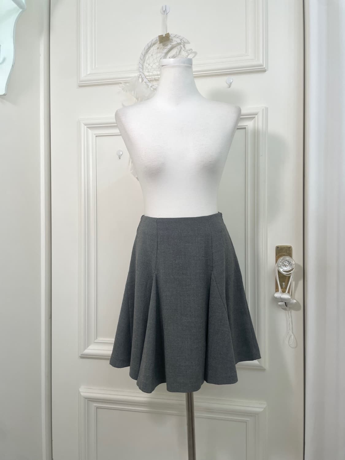 FEROUX gray back bow flare midi skirt 상품이미지1
