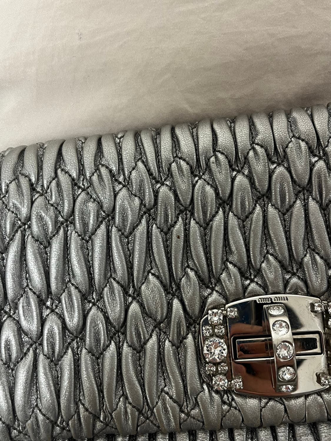 미우미우 마테라쎄 크리스탈 숄더백 상품이미지7