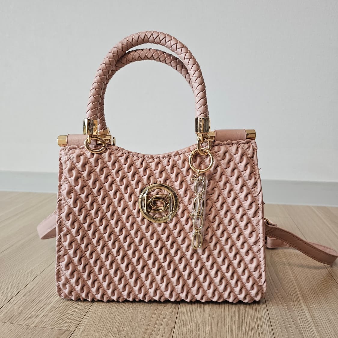 새제품) Bebe 베베 에리카 숄더백 크록스백 핸드백 가방 더스티 핑크 상품이미지1