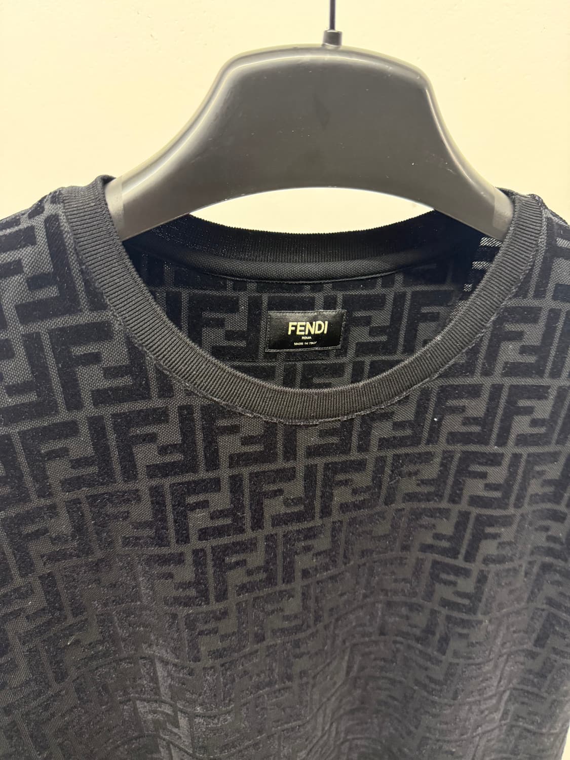 펜디 모노그램 벨벳 반팔 M사이즈 정품 상태좋음 상품이미지2