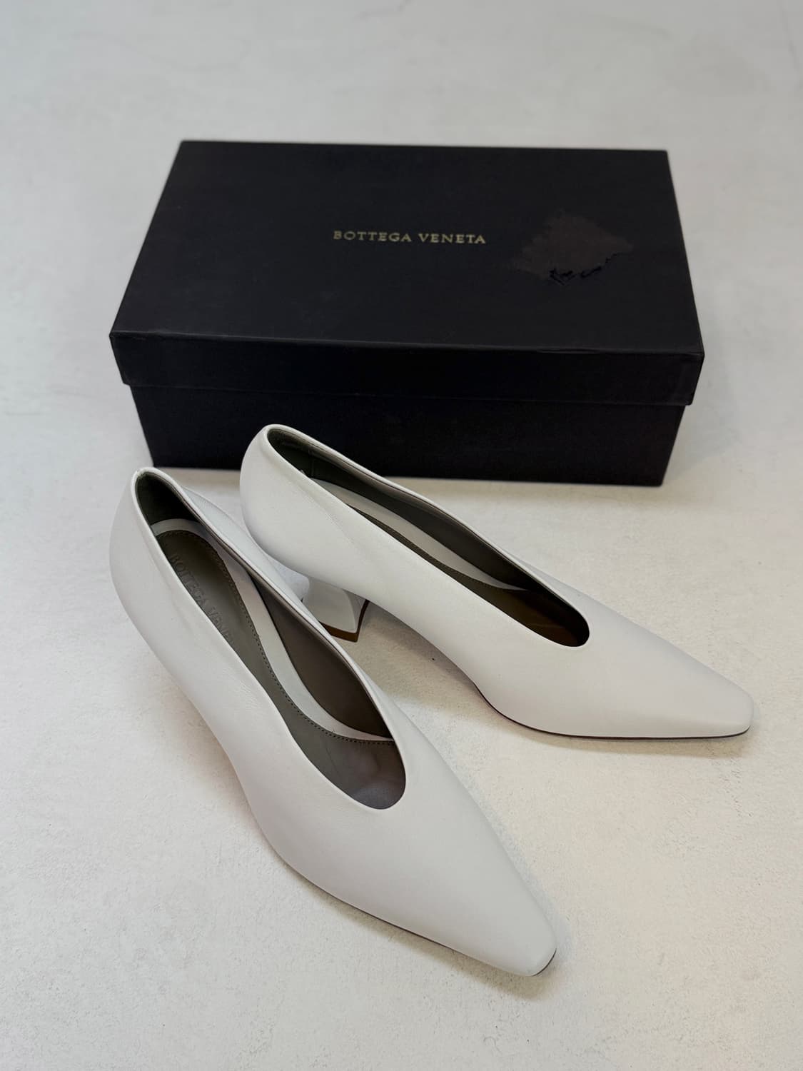 보테가베네타 아몬드 펌프힐(250사이즈) 상품이미지3