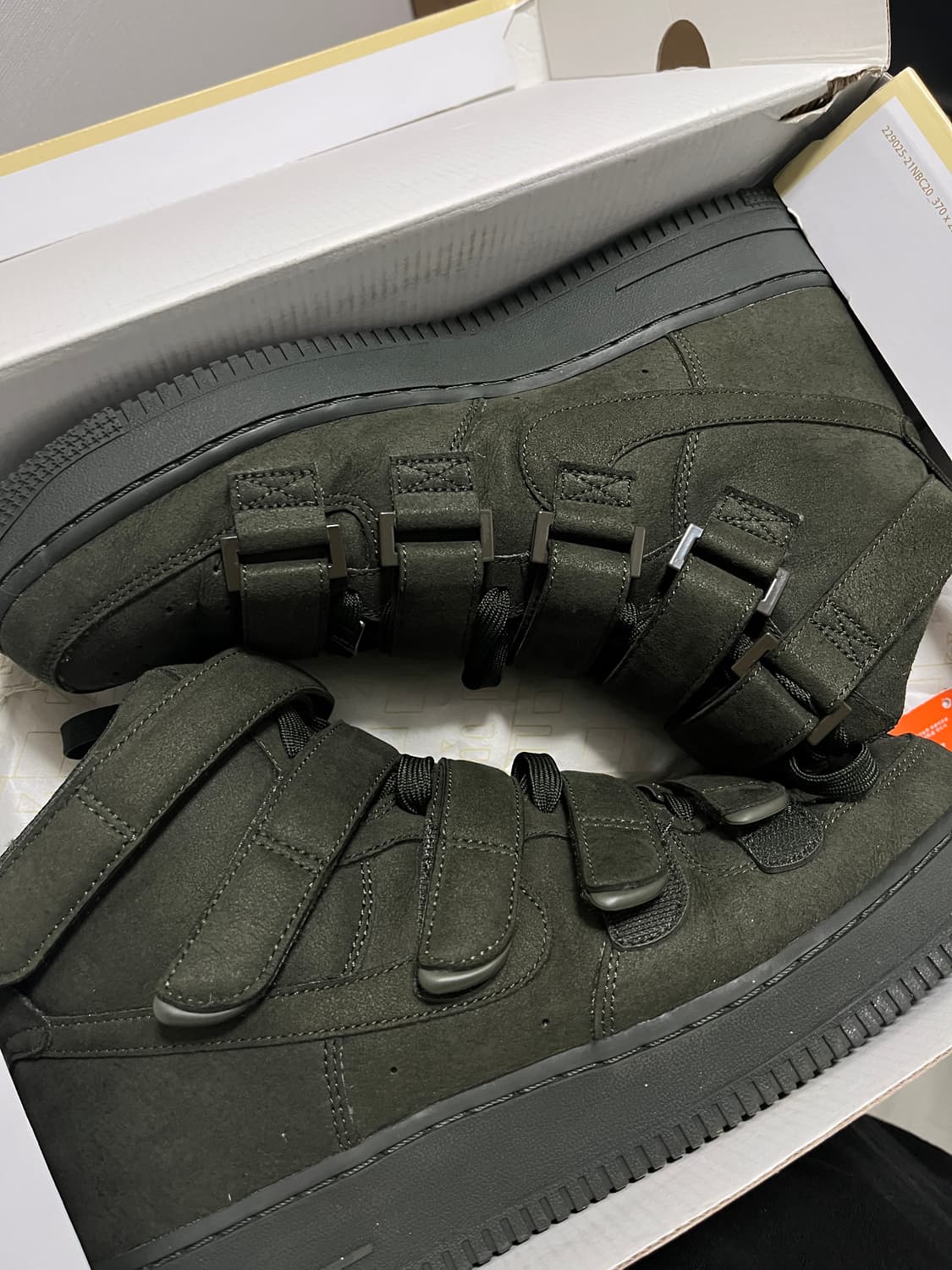  나이키 x 빌리아일리시 에어포스1 하이 세쿼이아 상품이미지1