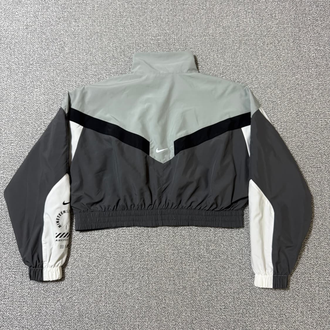 [정가 12만원] 나이키 우븐 스트리트 크롭 바람막이 상품이미지2