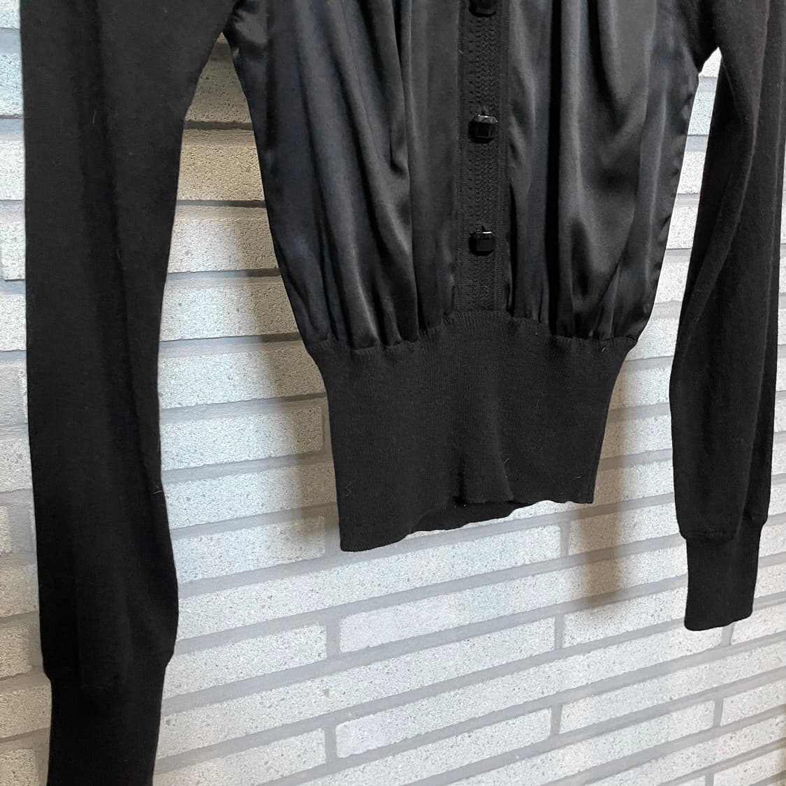 KR VINTAGE 크롭 니트 퍼카라 새틴 믹스 셔링 디테일 블랙 상품이미지5