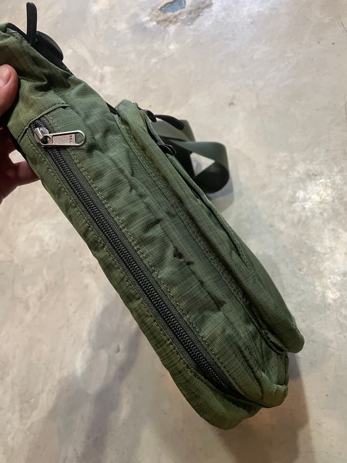 몽벨 카키 크로스백 상품이미지4