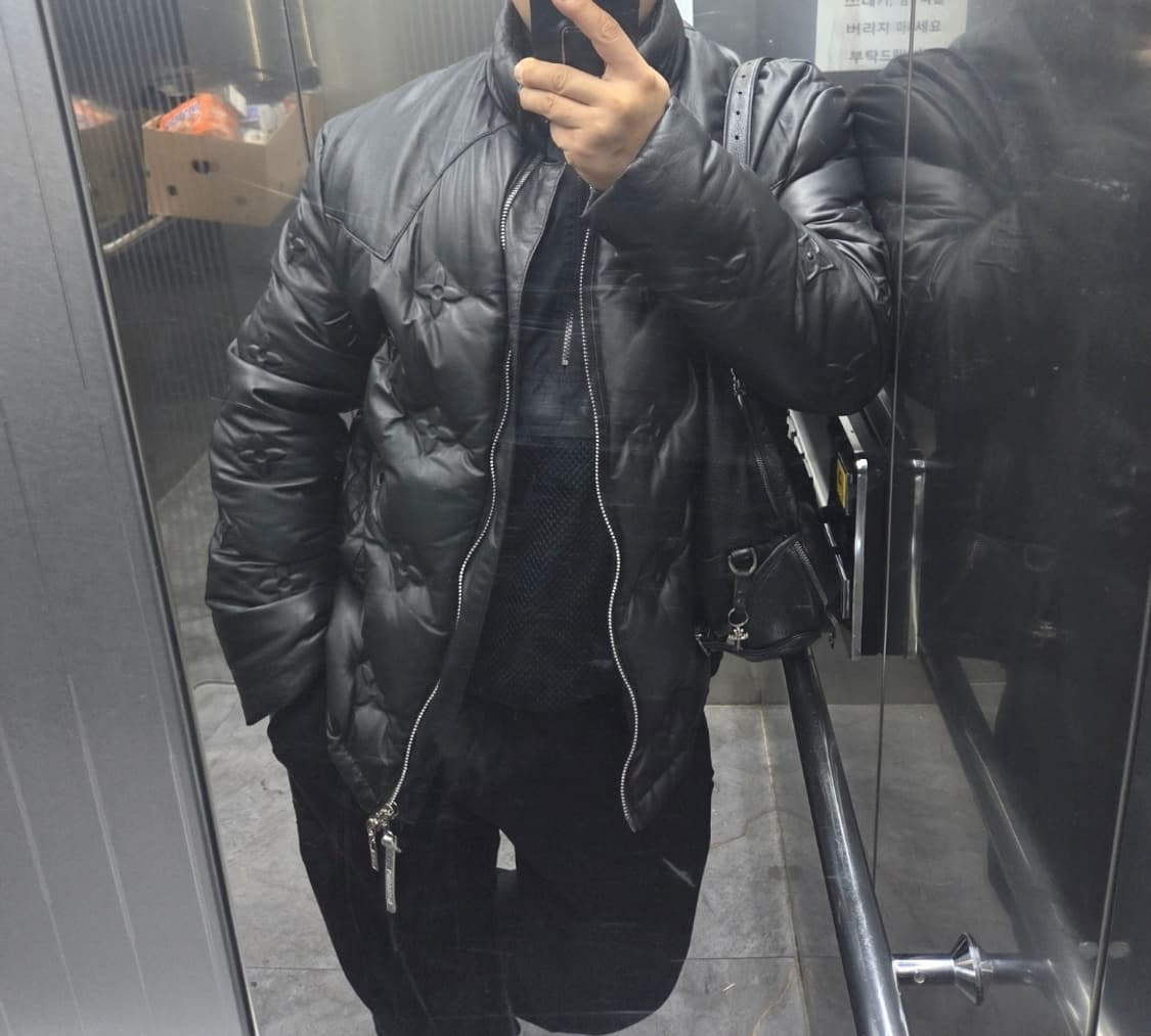 루이비통 모노그램 가죽패딩 한정판105사이즈 상품이미지1