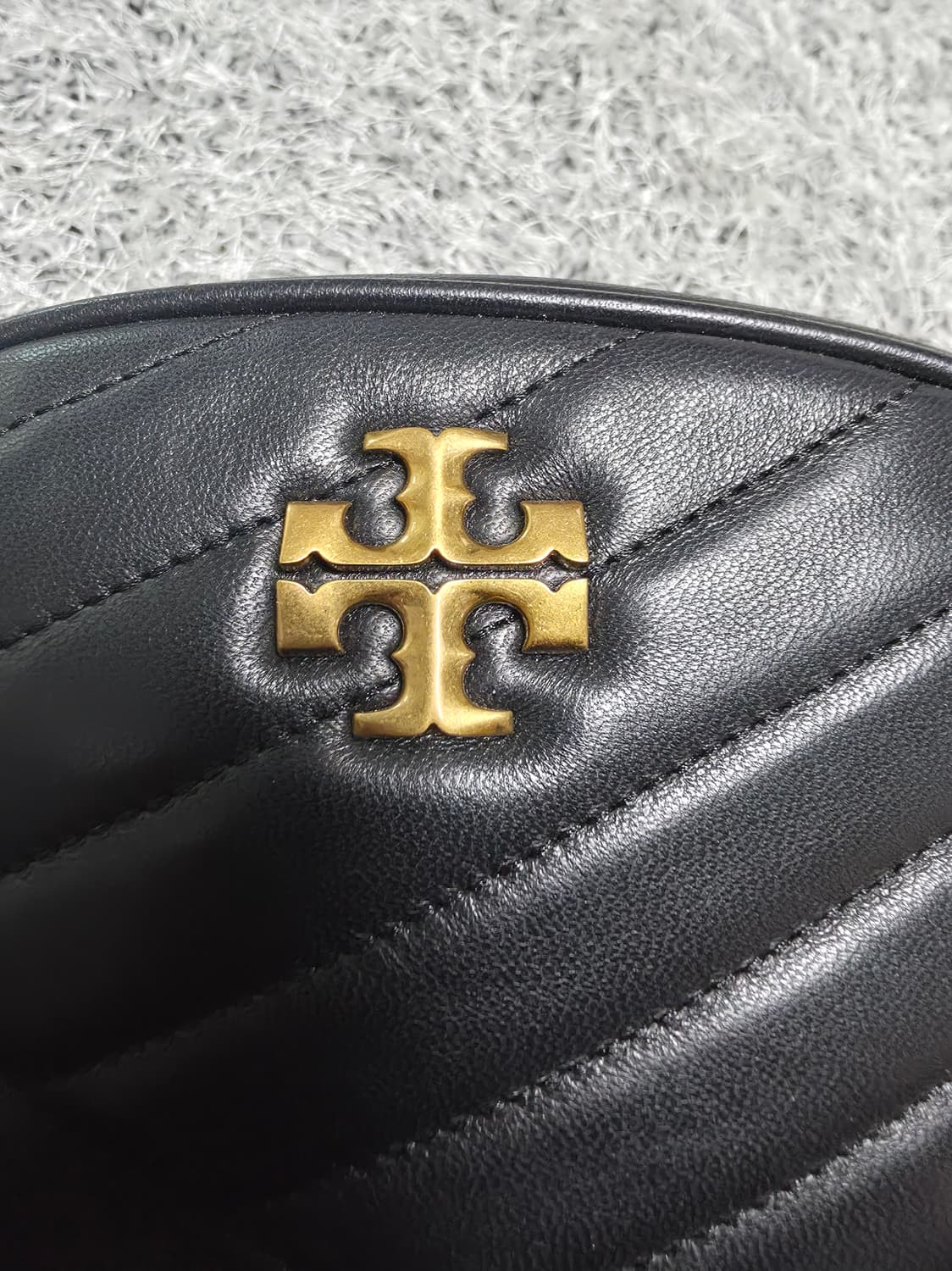 토리버치 키라 쉐브론 카메라백
90450 001 상품이미지2