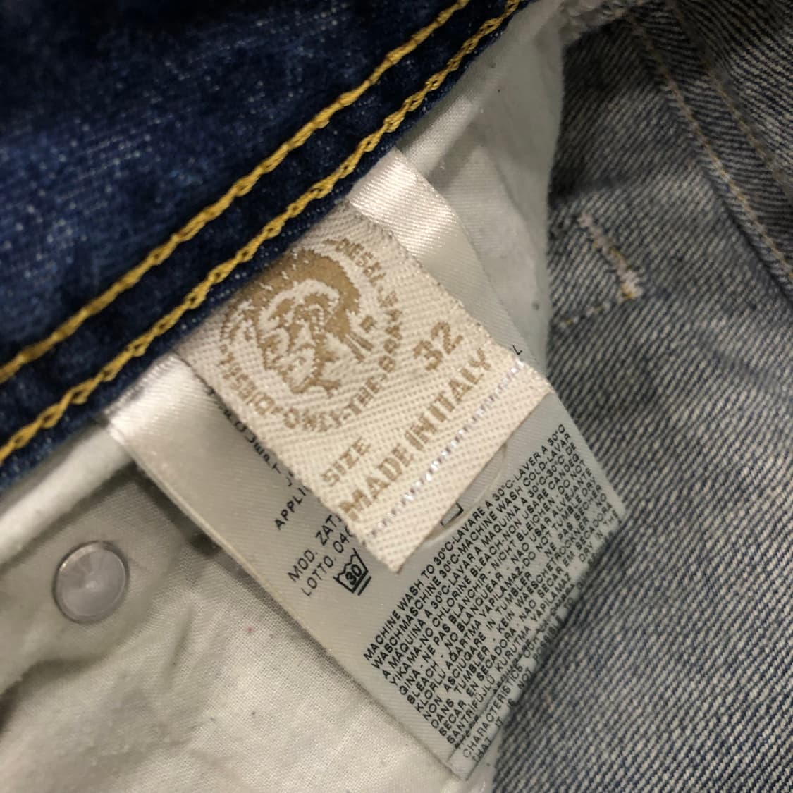 디젤 Zatiny 워싱 부츠컷 데님 팬츠 상품이미지9