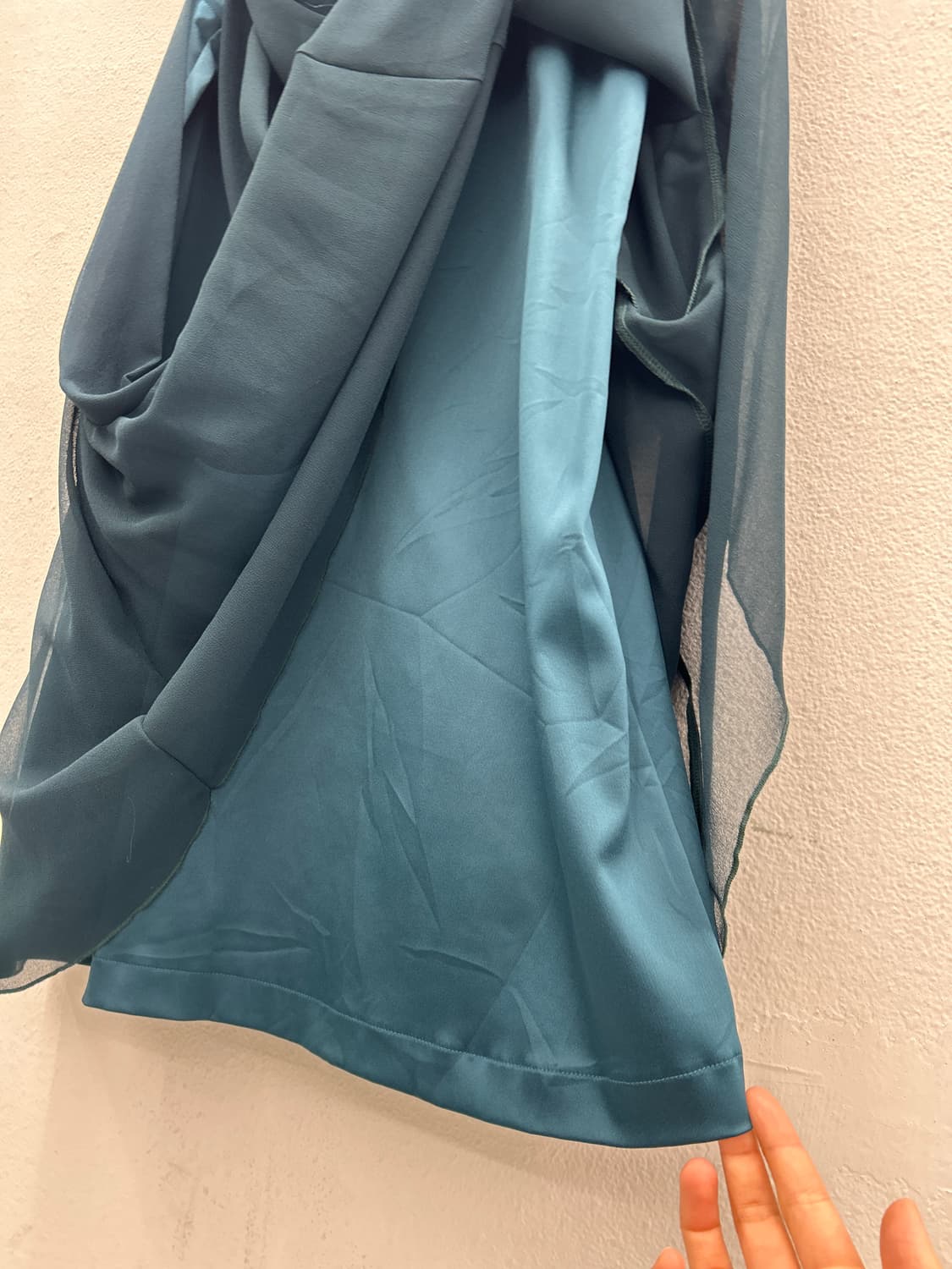 숄더스팽클 실크드레스 상품이미지5