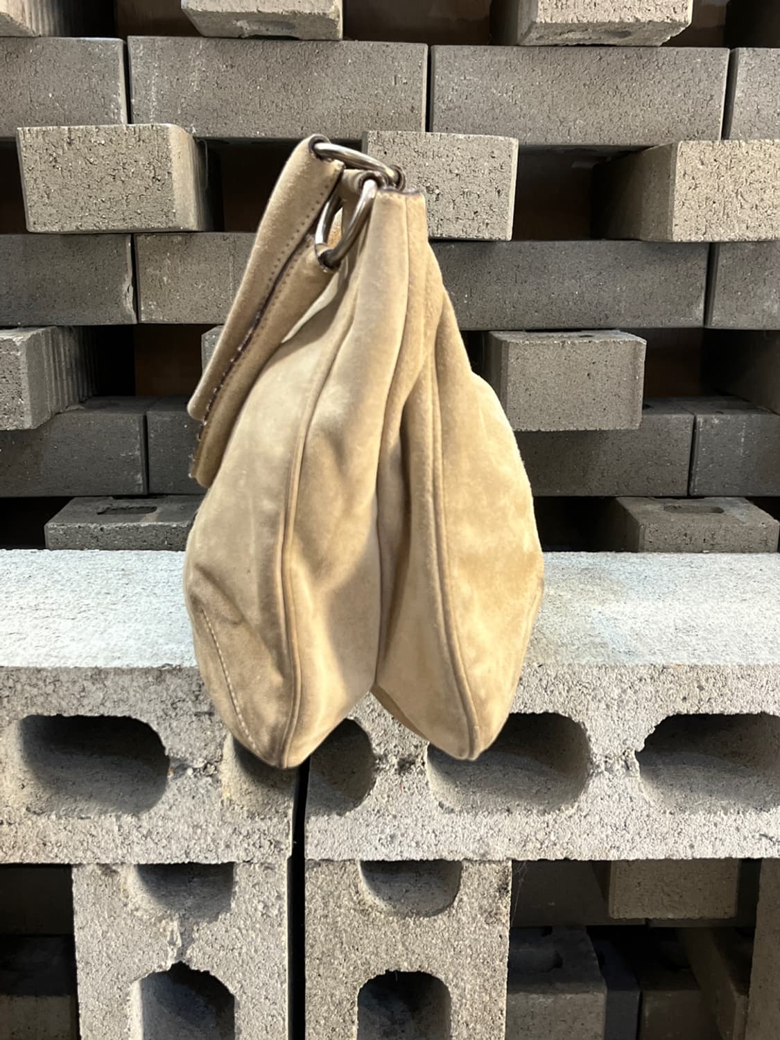 프라다 카멜 스웨이드 호보 백 상품이미지4