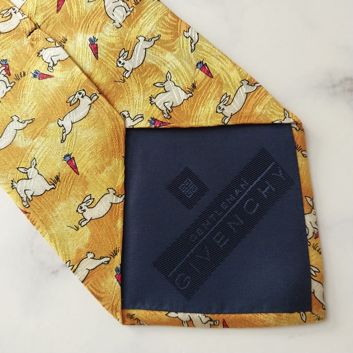 지방시 실크 옐로우 토끼 패턴 넥타이 9.7cm A+등급 K1828
 상품이미지8