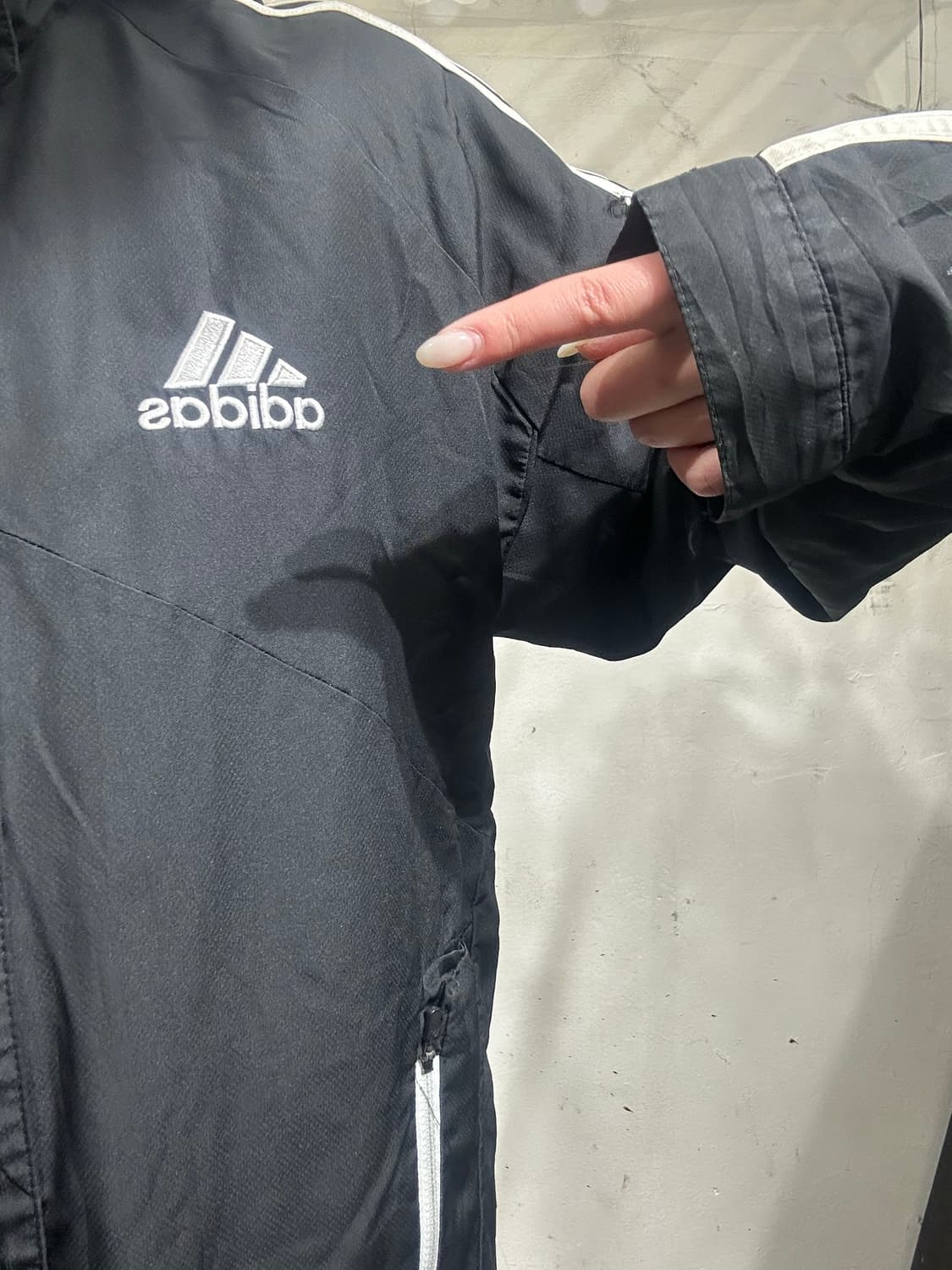 아디다스 블랙 화이트 삼선 후드 바람막이 자켓 M 상품이미지4