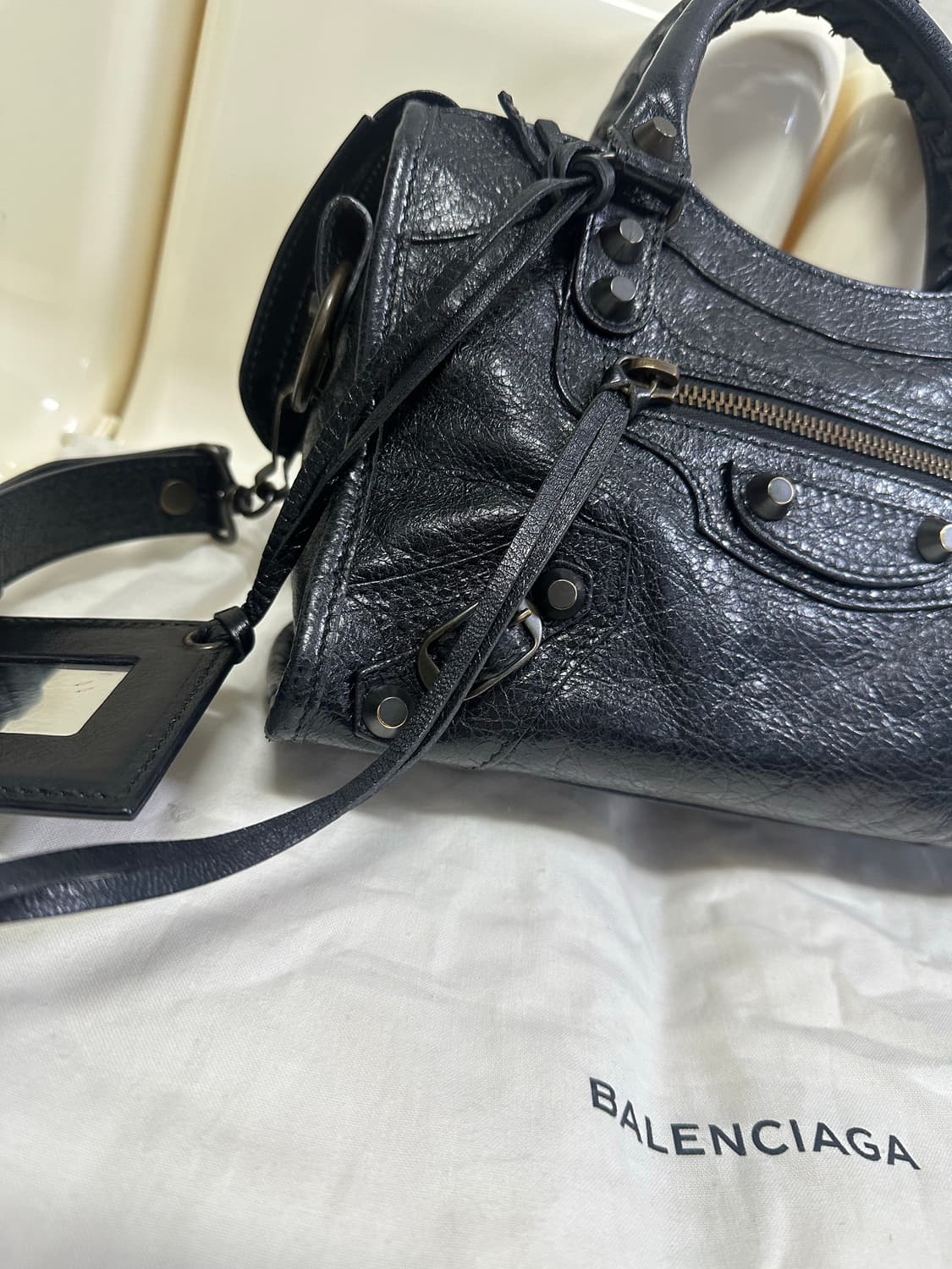 [A+ 정품] 발렌시아가 시티 모터백 미니 블랙 상품이미지3