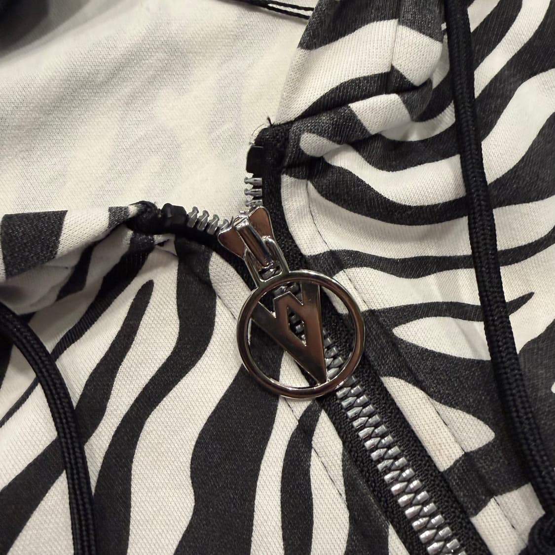 [F] 라이프워크 제브라 크롭 후드 집업 B371 상품이미지4