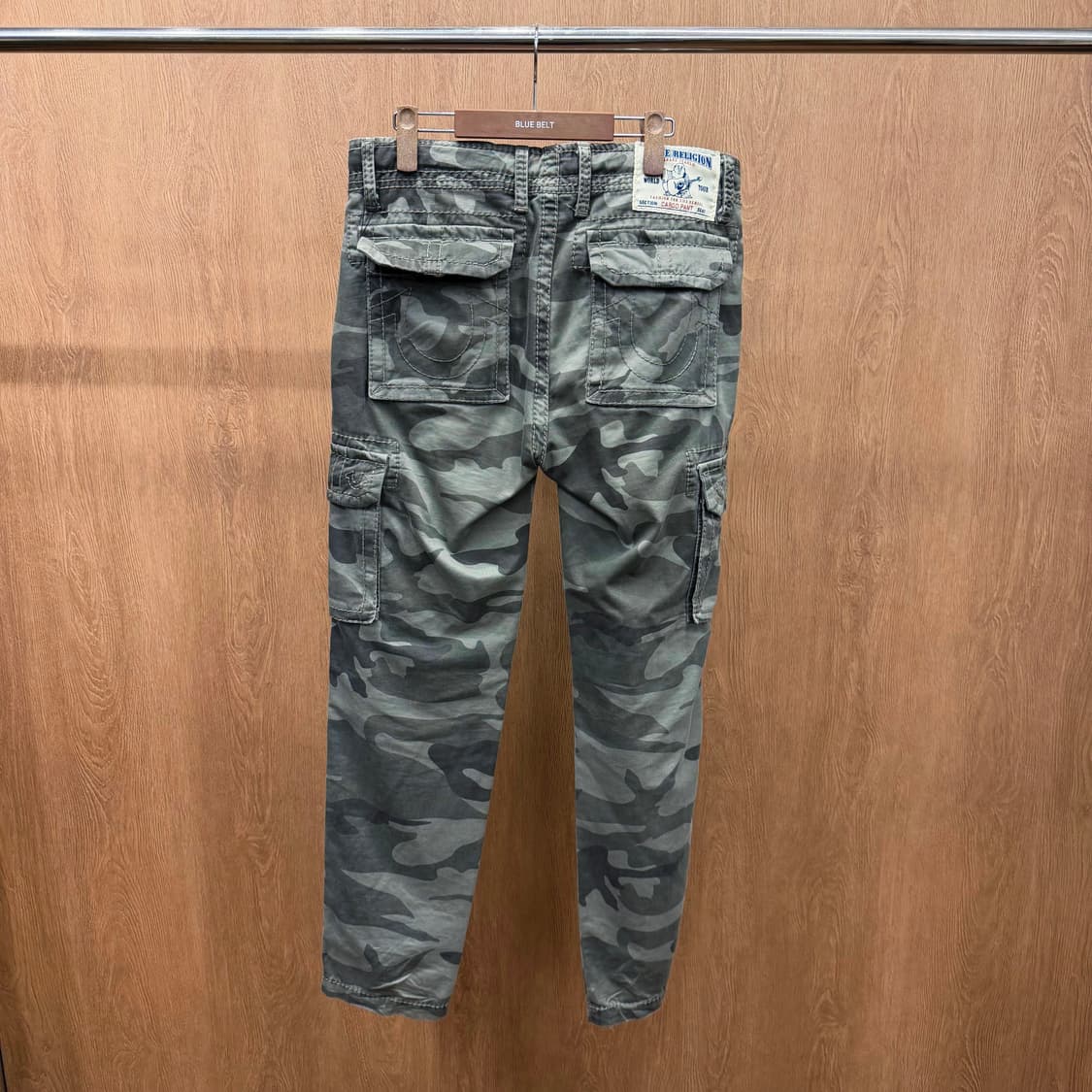 트루릴리젼 카고 팬츠 카모플라쥬 패턴 플랩 포켓 디테일 스트레이트핏 카키 상품이미지3