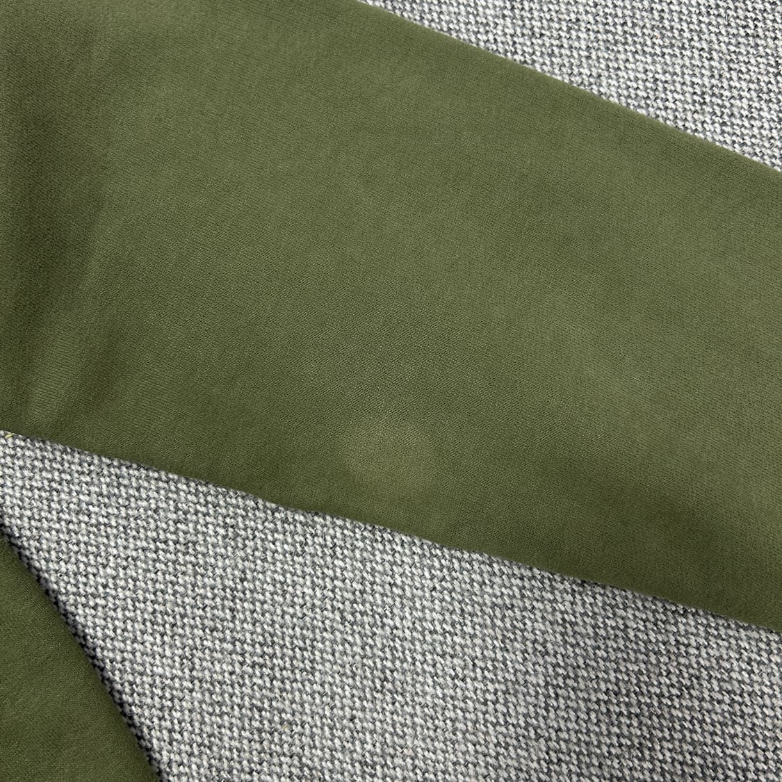 스톤아일랜드 카키 와펜 맨투맨(S) 상품이미지5