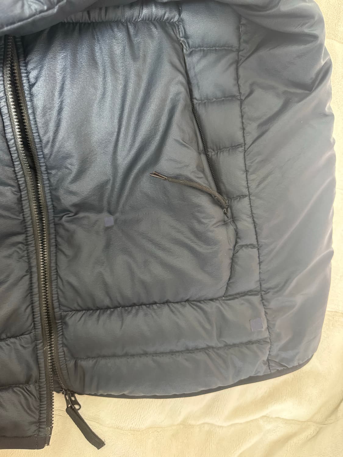 스톤아일랜드 경량패딩 바이오베이스 나일론 립스탑 후드 상품이미지3