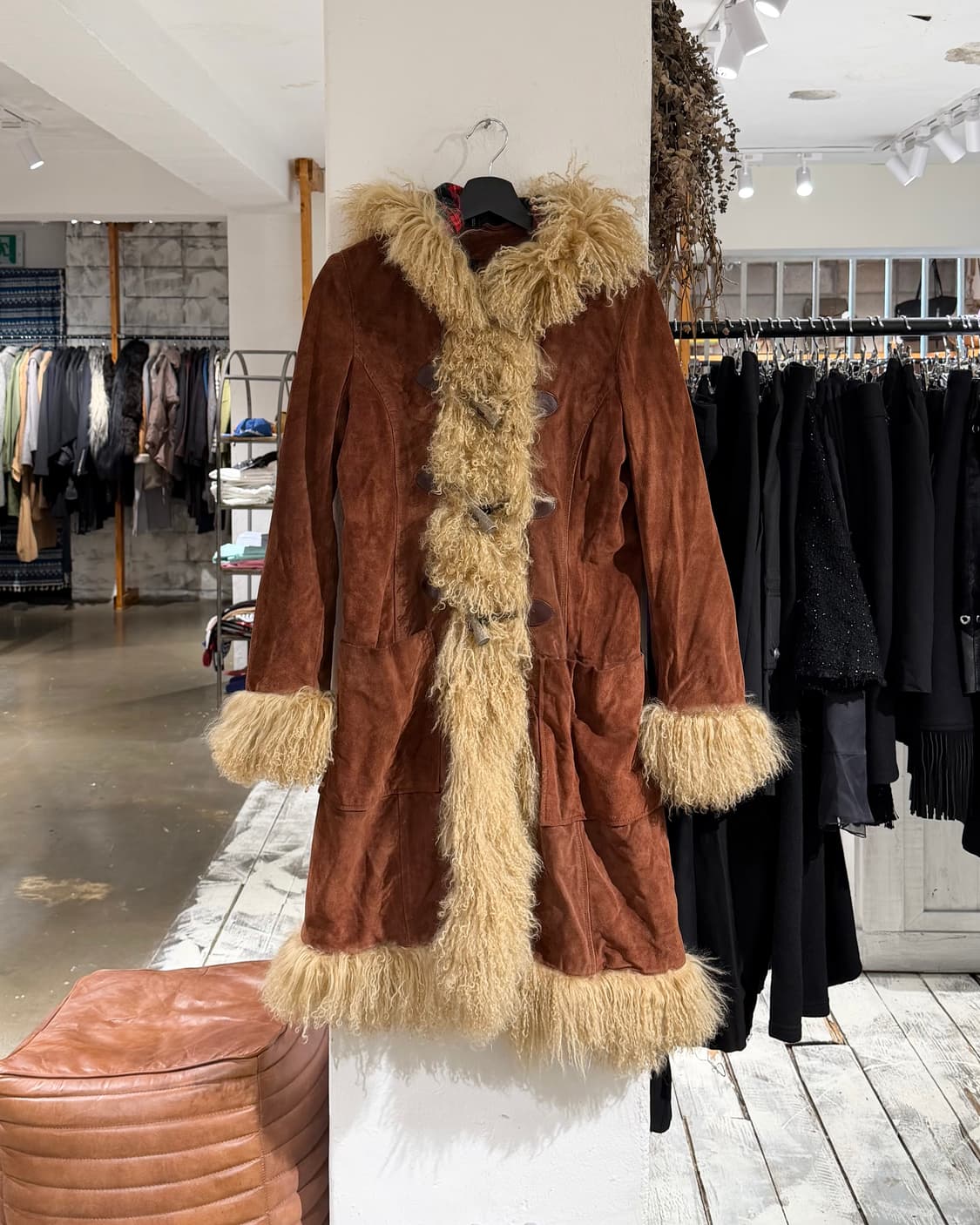 돌체앤가바나 브라운 스웨이드 양털 트리밍 더플 코트 상품이미지1