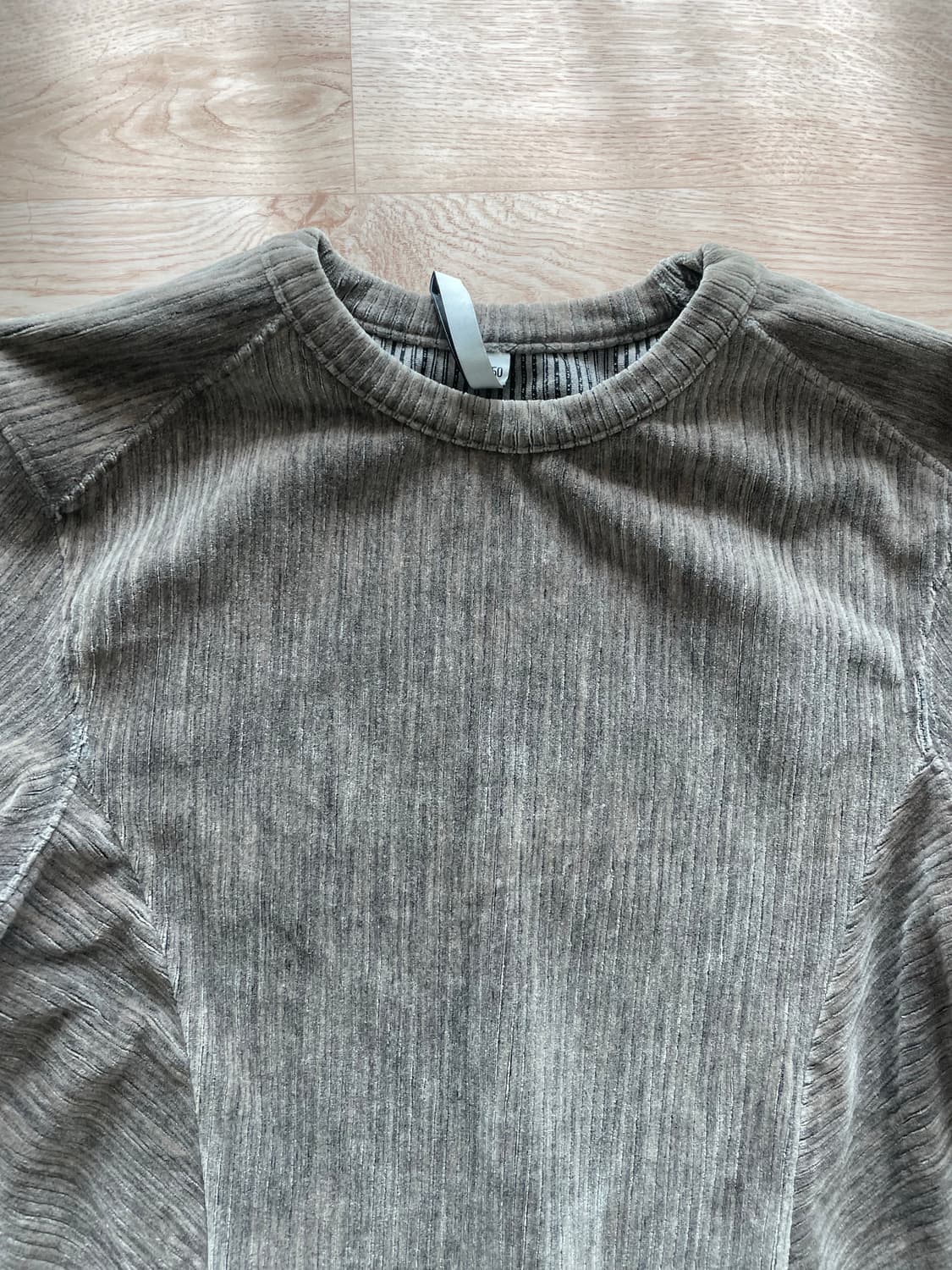 노이어 벨벳티셔츠 상품이미지4