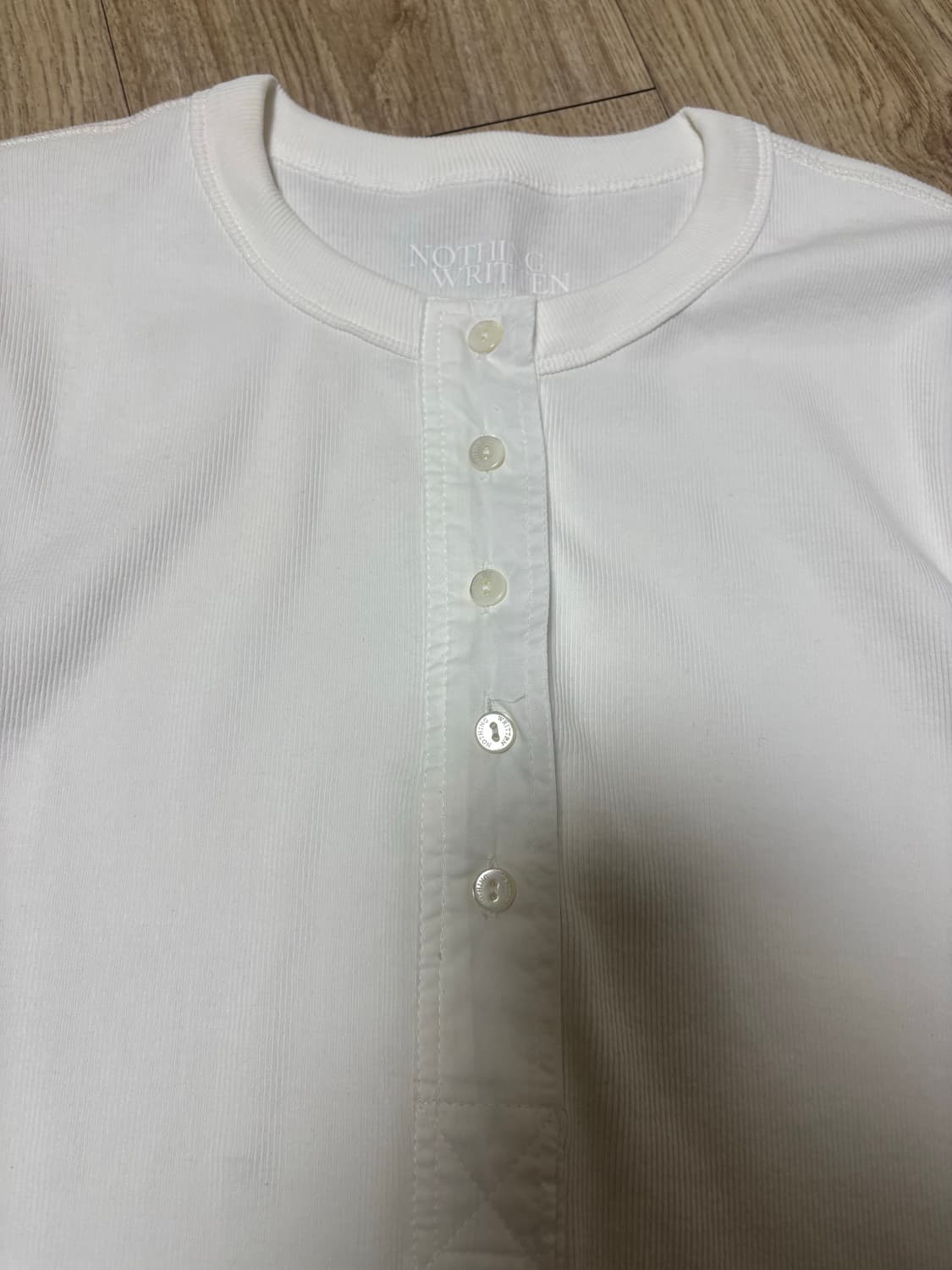 낫띵리튼 헨리넥 판매합니다 상품이미지4