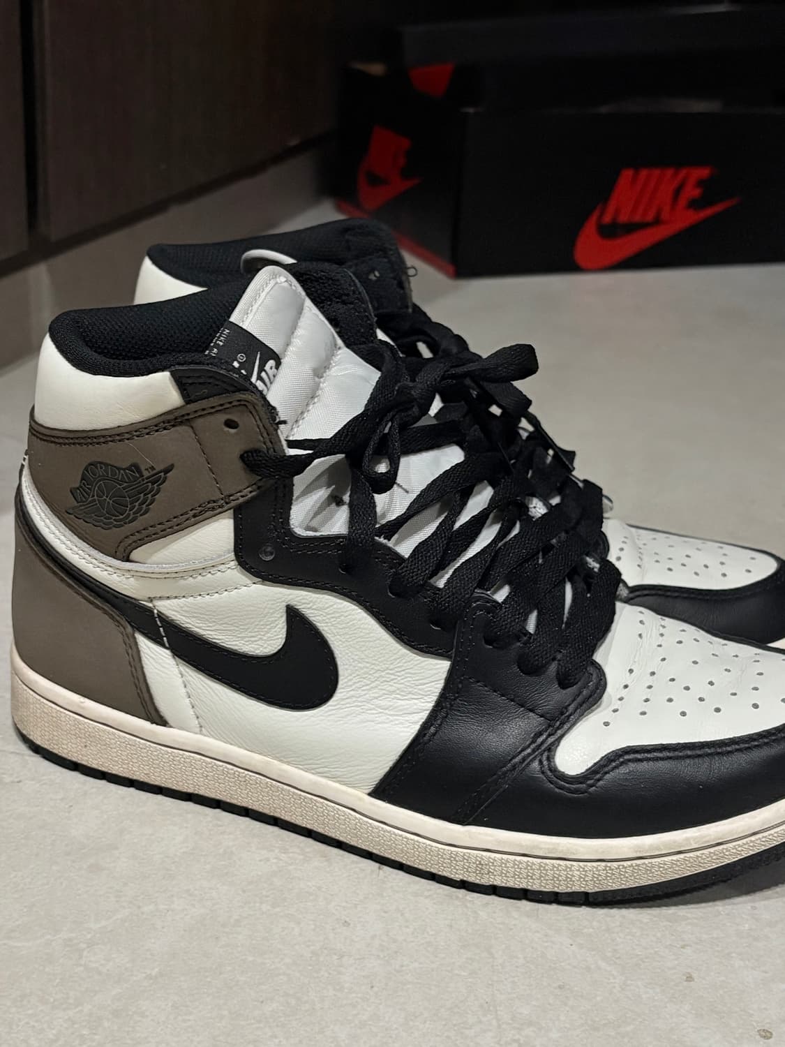 나이키 에어 조던 1 하이 블랙 모카 265 상품이미지2