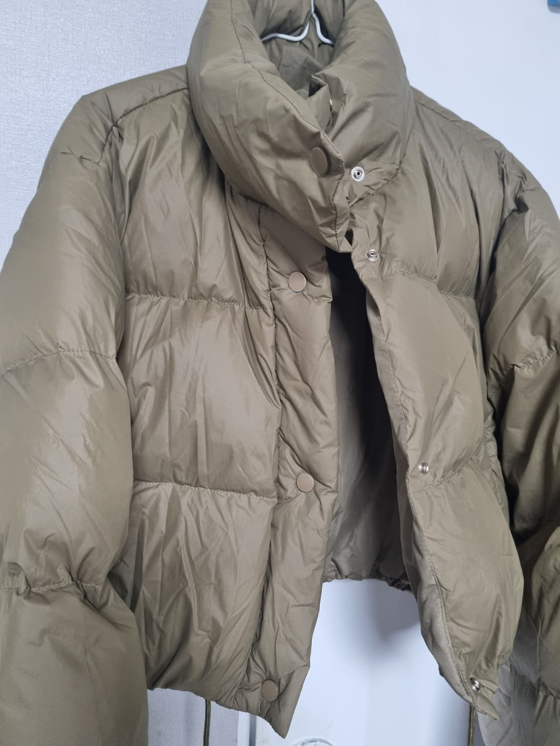 라우스트 크롭덕다운패딩  상품이미지4